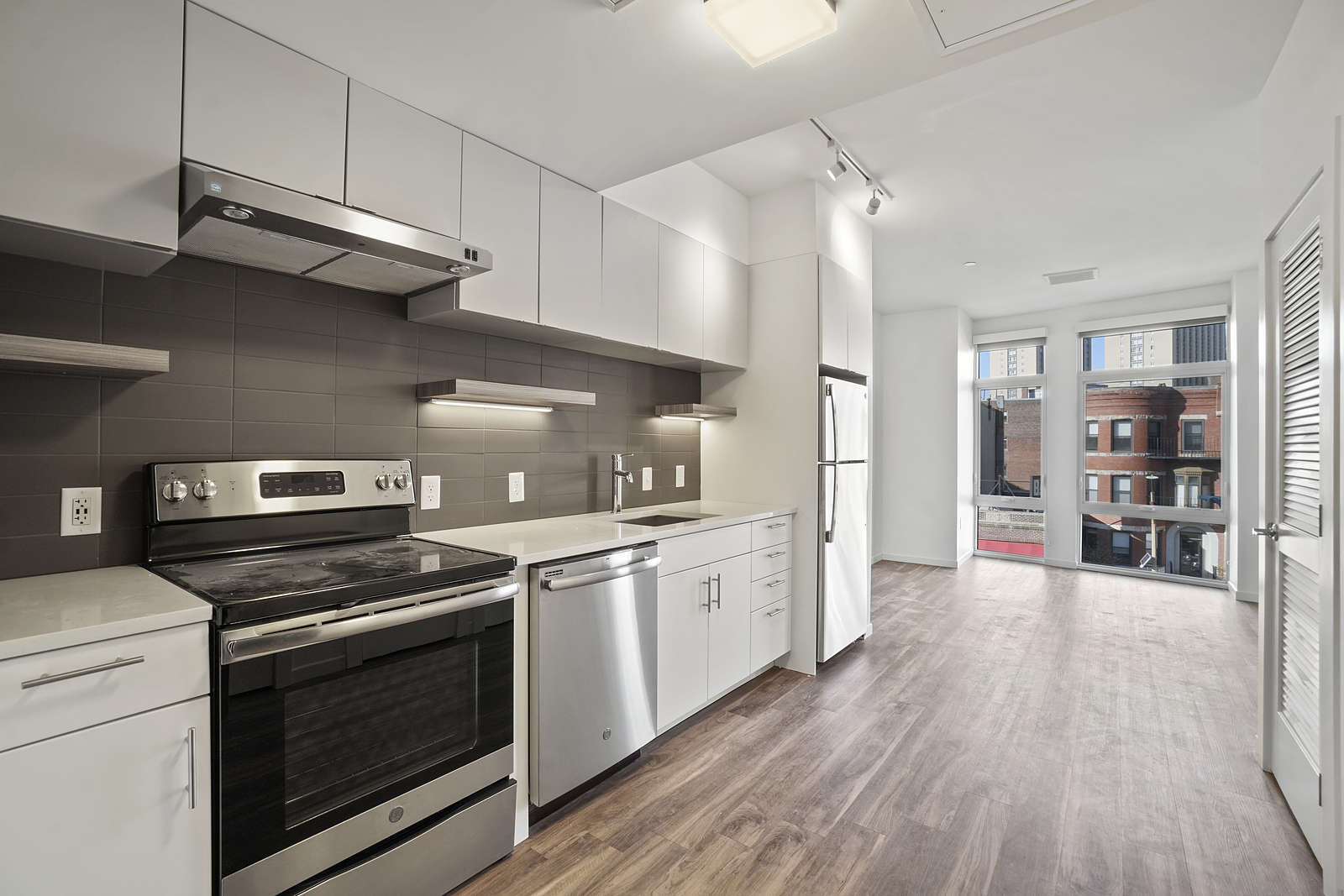Studio bed, 1 bath apartment for rent at 839 Beacon St Unit 201, Fenway — photo 6 of 10