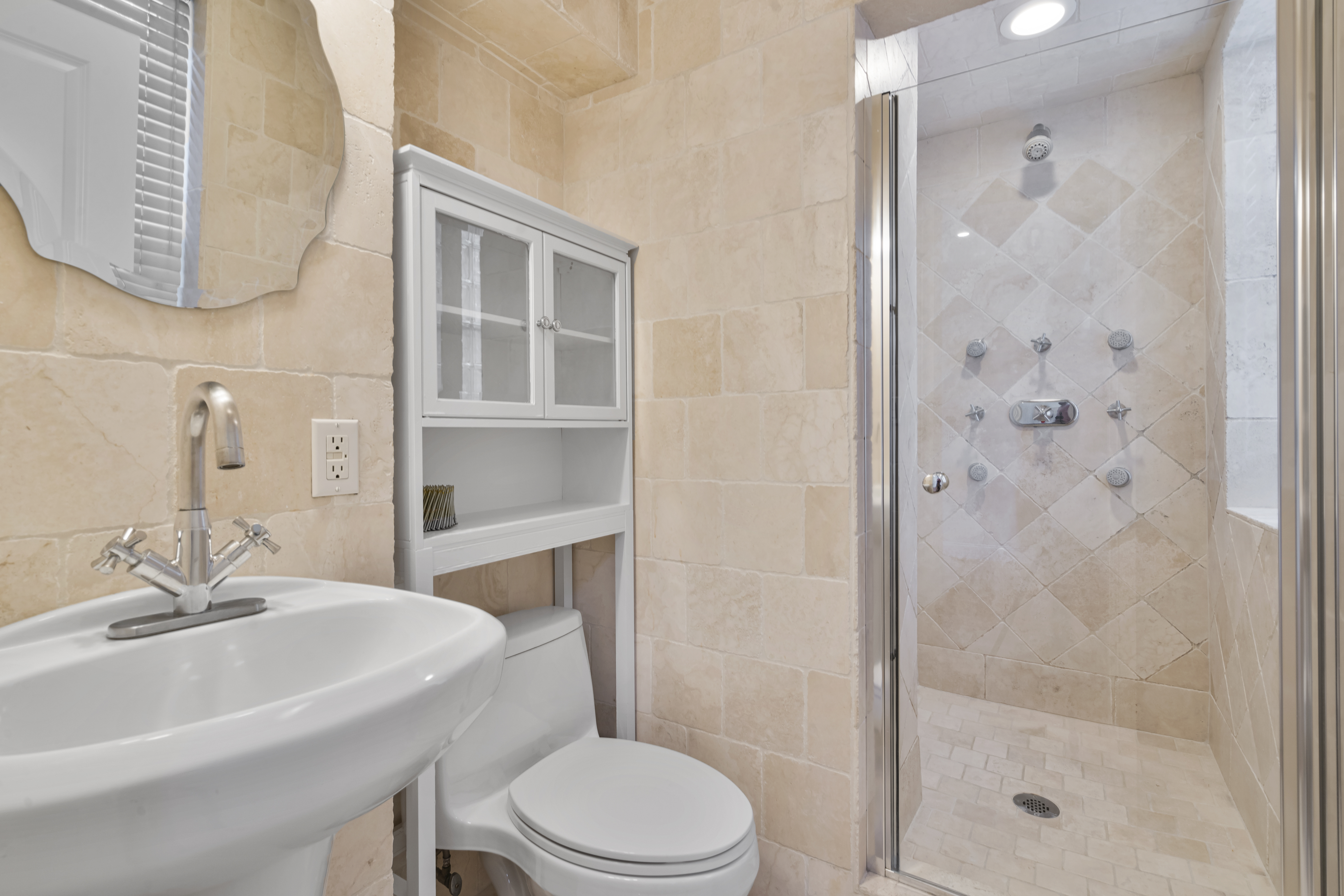 4 bed, 2 bath apartment for rent at 399 W Broadway Unit 4, South Boston — photo 17 of 20