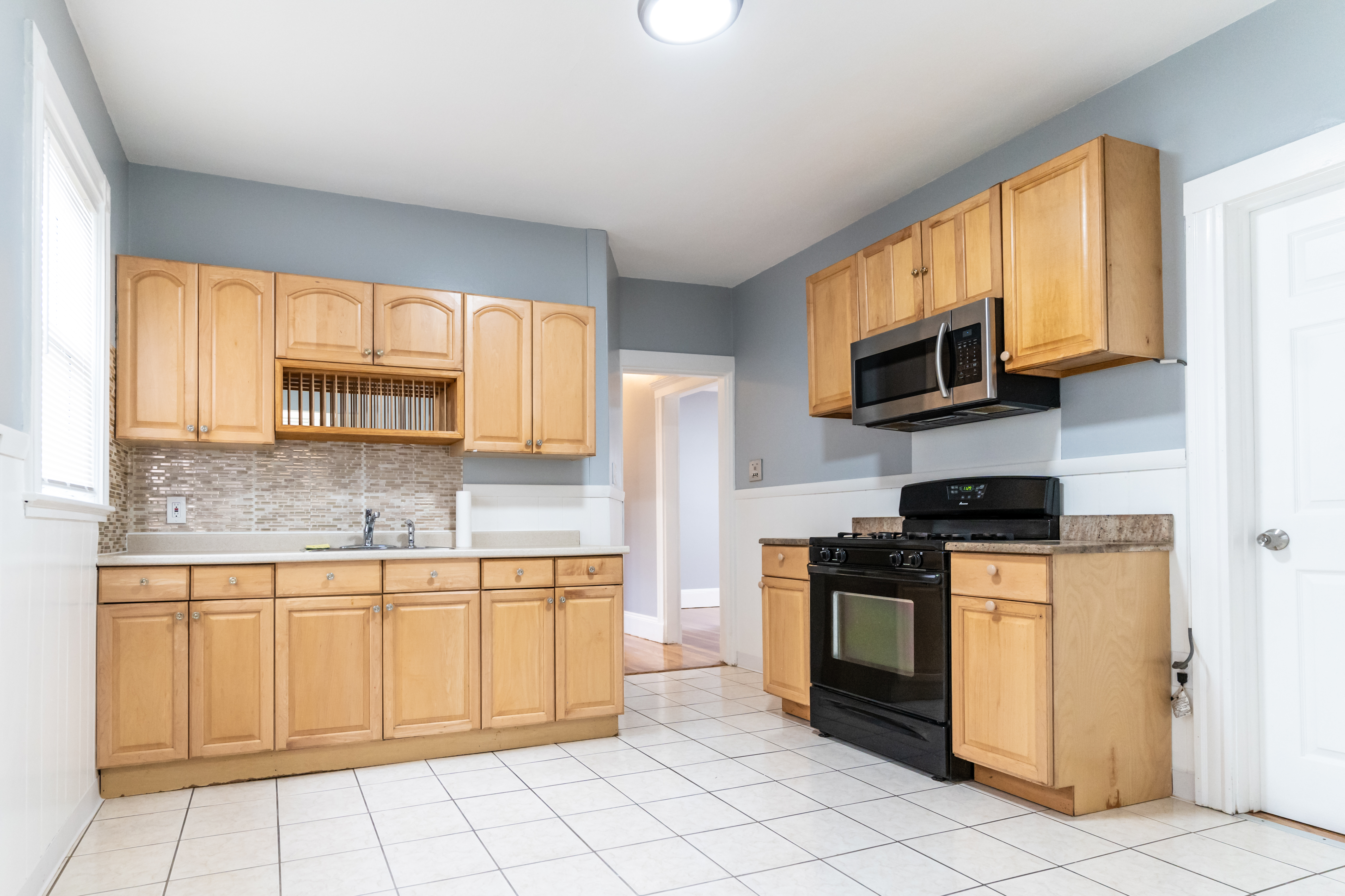 3 bed, 1 bath apartment for rent at 10 Saint Marks Rd Unit 3, Dorchester — photo 1 of 10