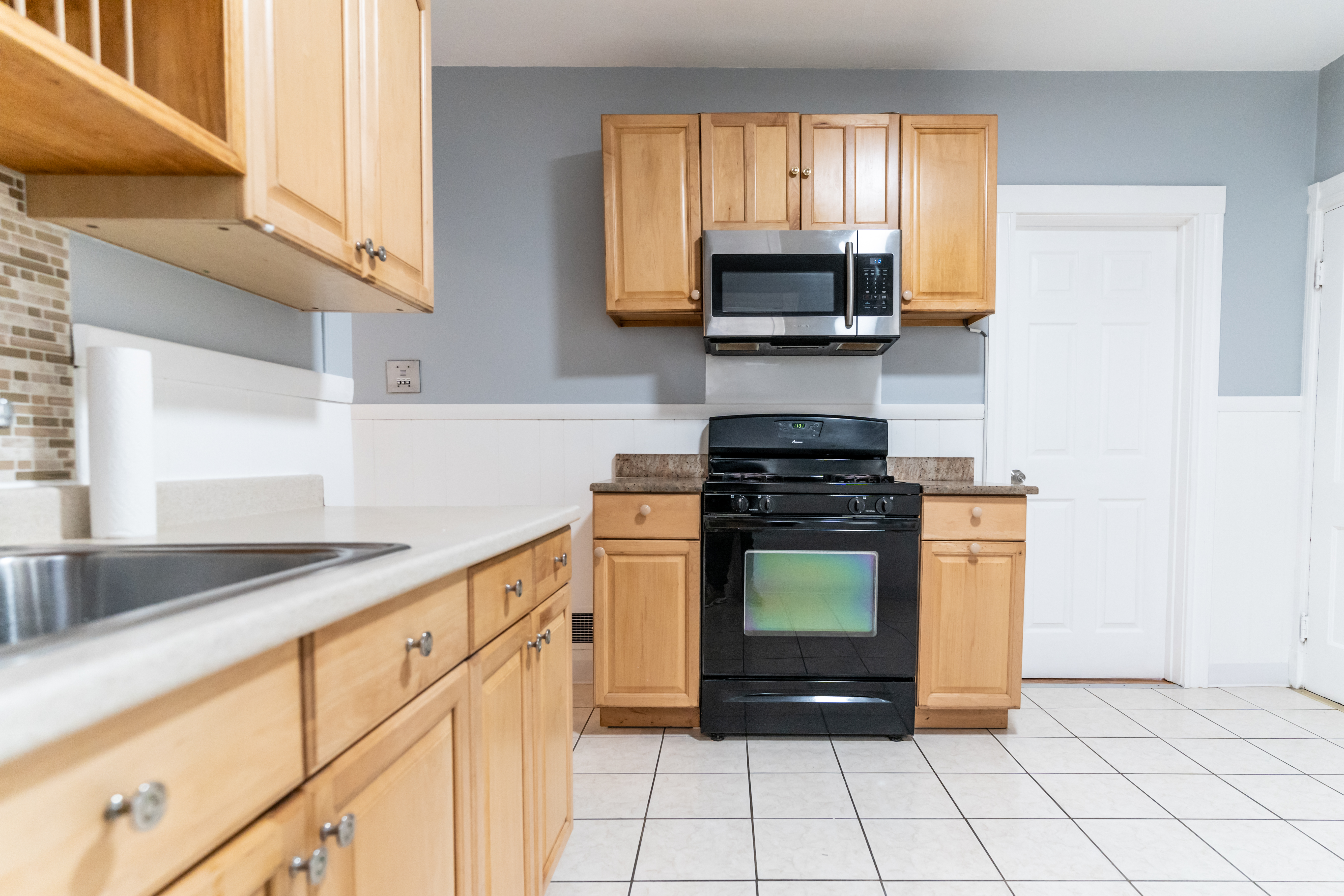 3 bed, 1 bath apartment for rent at 10 Saint Marks Rd Unit 3, Dorchester — photo 5 of 10