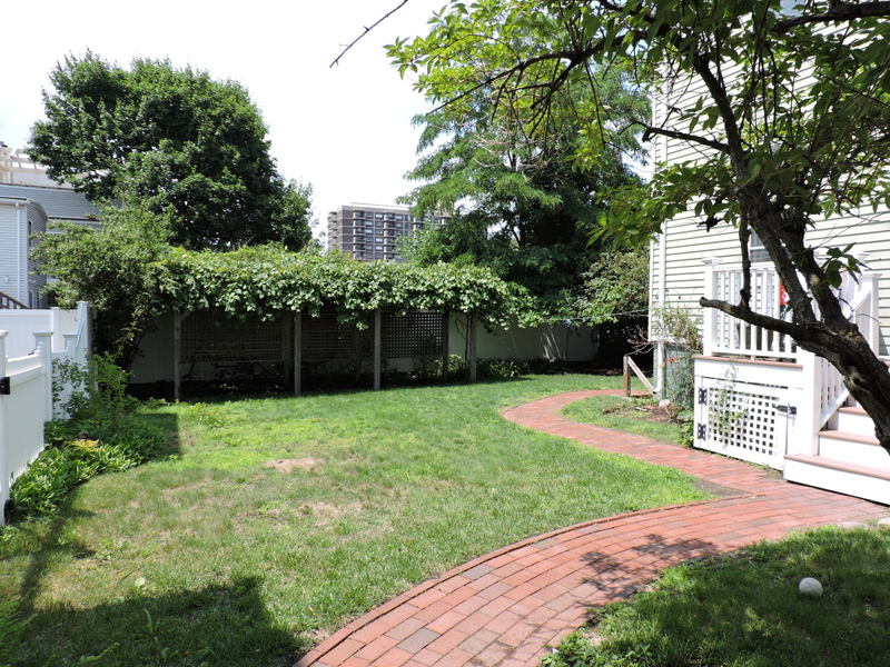 1 bed, 1 bath apartment for rent at 14 Pleasant St Unit 1, Central Square — photo 2 of 15