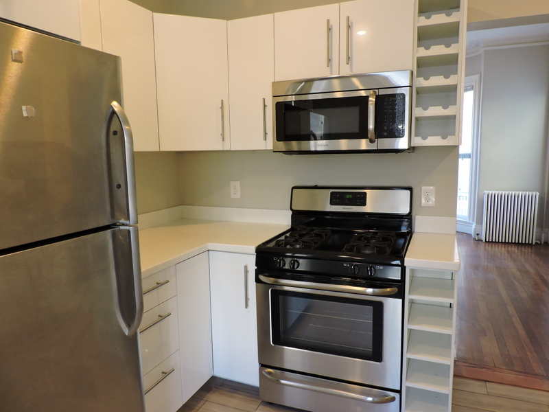 1 bed, 1 bath apartment for rent at 14 Pleasant St Unit 1, Central Square — photo 3 of 15