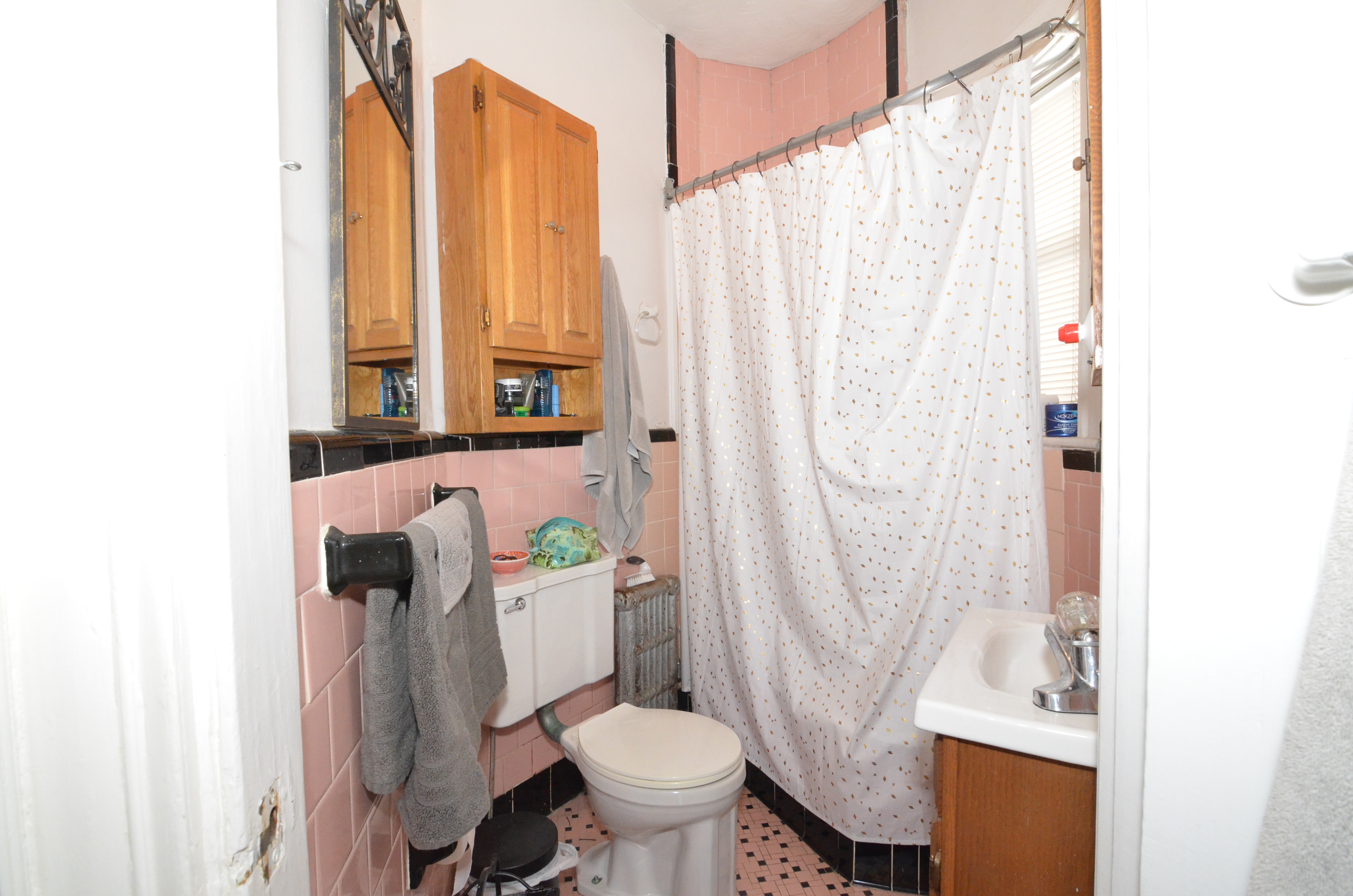 1 bed, 1 bath apartment for rent at 690 Washington Unit 1, Washington Square — photo 2 of 6