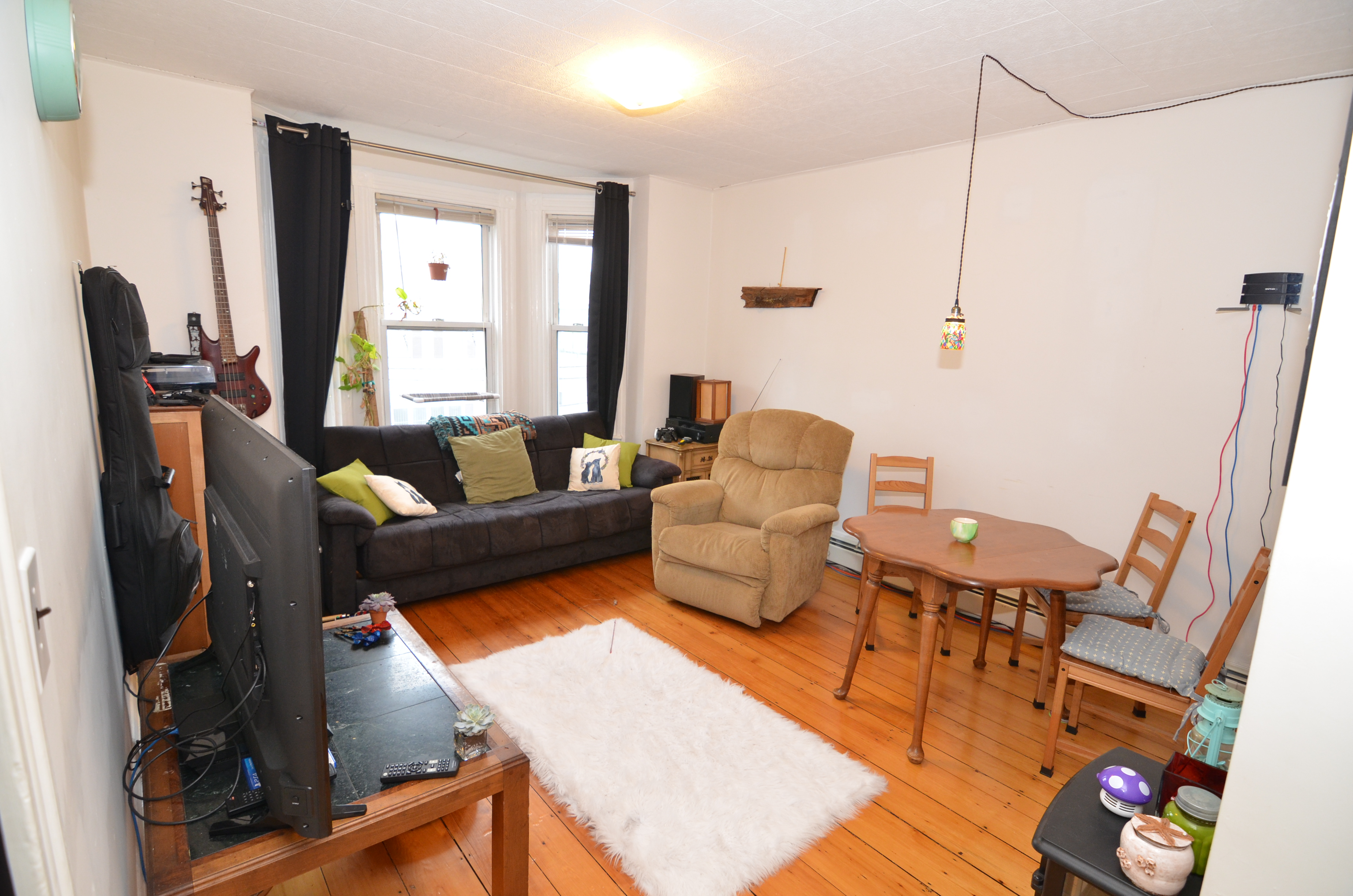 2.5 bed, 1 bath apartment for rent at 151 Tremont Unit none, Mid Cambridge — photo 3 of 17