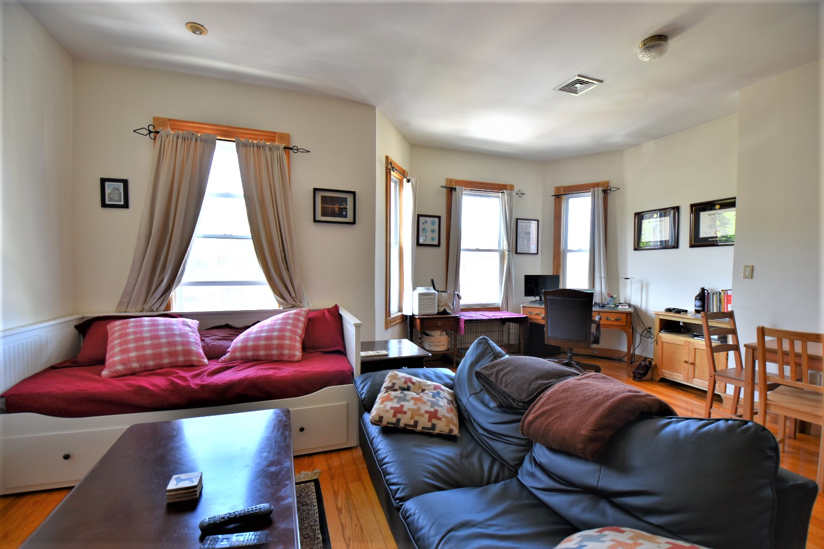 2 bed, 1 bath apartment for rent at 21 Upton St Unit 3, Central Square — photo 3 of 8