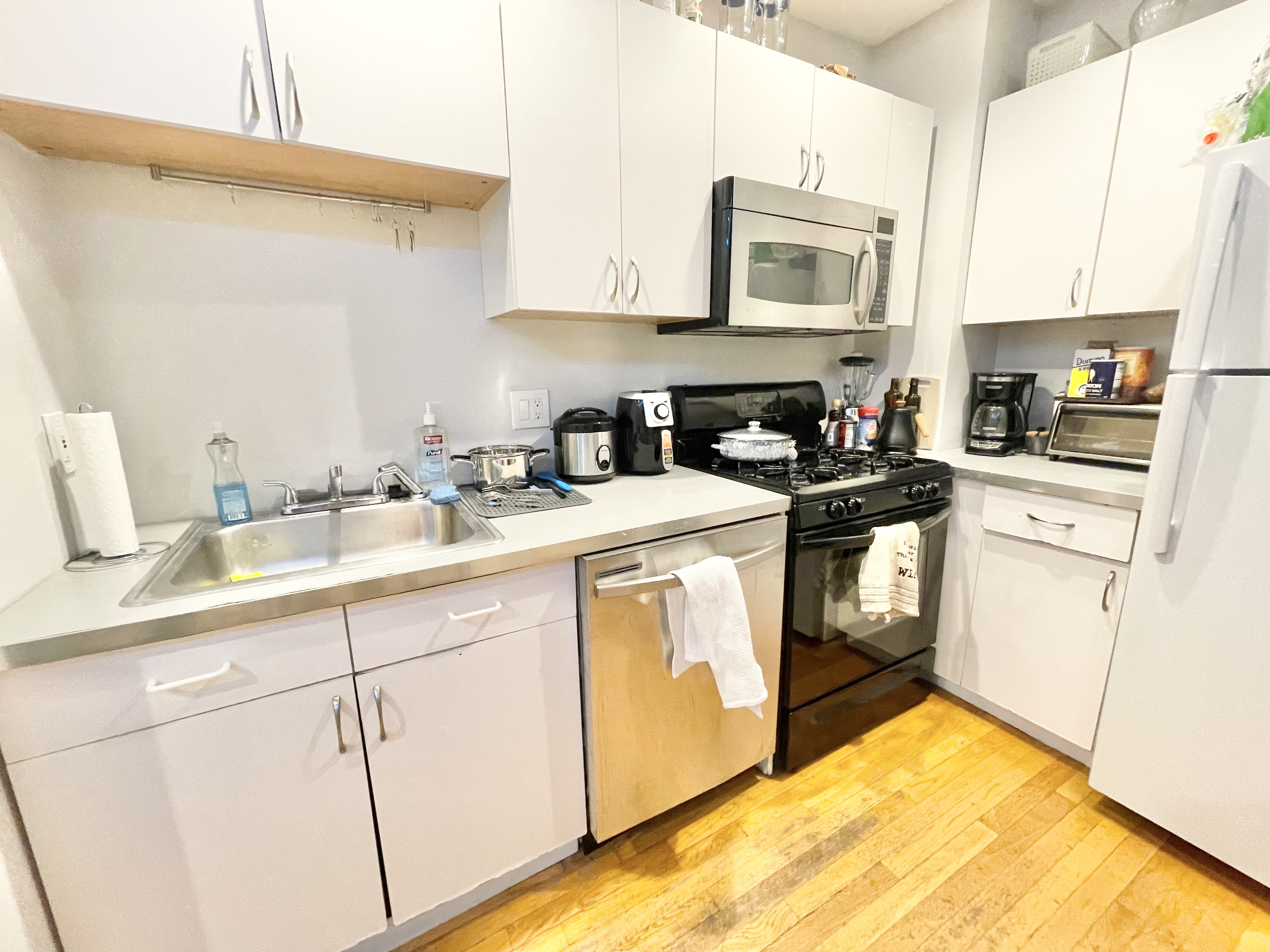 4 bed, 2 bath apartment for rent at 140 Prince St Unit 2, North End — photo 23 of 24