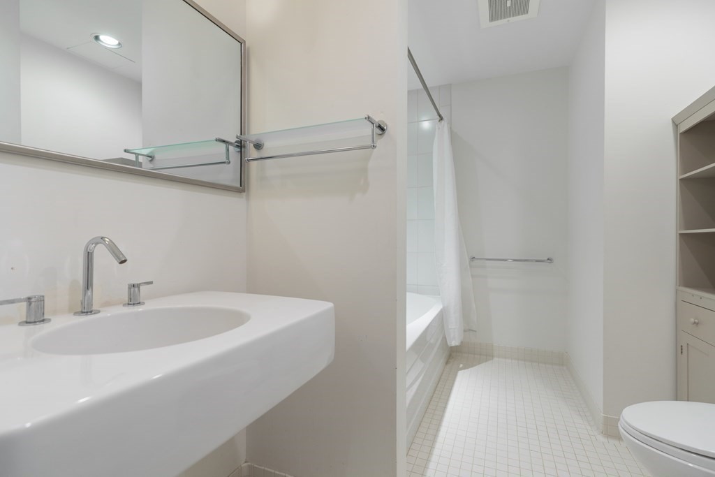 1 bed, 1 bath apartment for rent at 88 Kingston St Unit 5D, Midtown — photo 6 of 6