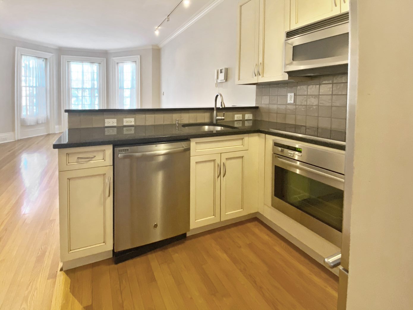 Studio bed, 1 bath apartment for rent at 80 Marlborough St Unit 6, Back Bay — photo 12 of 28