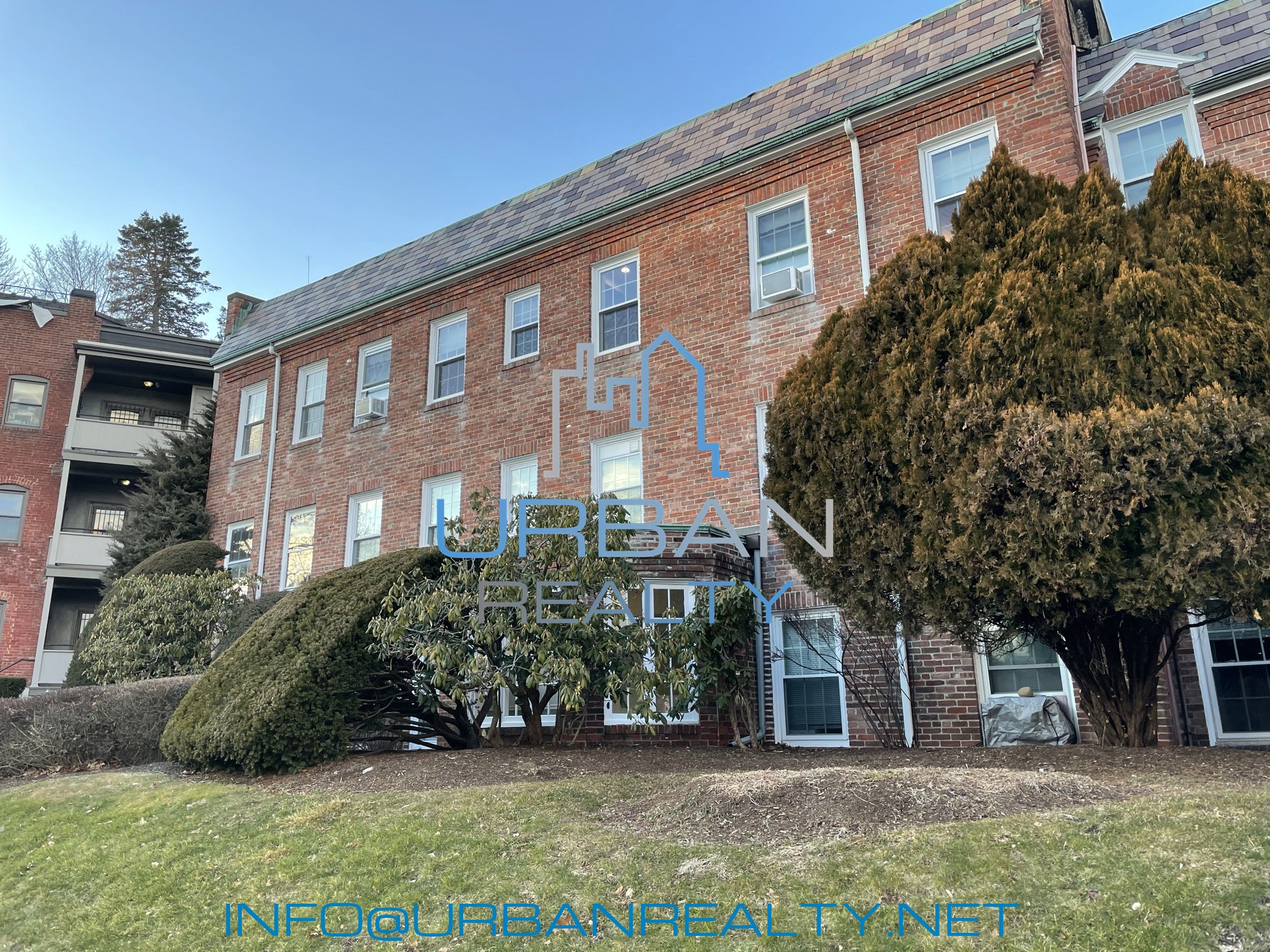 1 split bed, 1 bath apartment for rent at 39 Commonwealth Ave Unit 12, Newton — photo 13 of 14