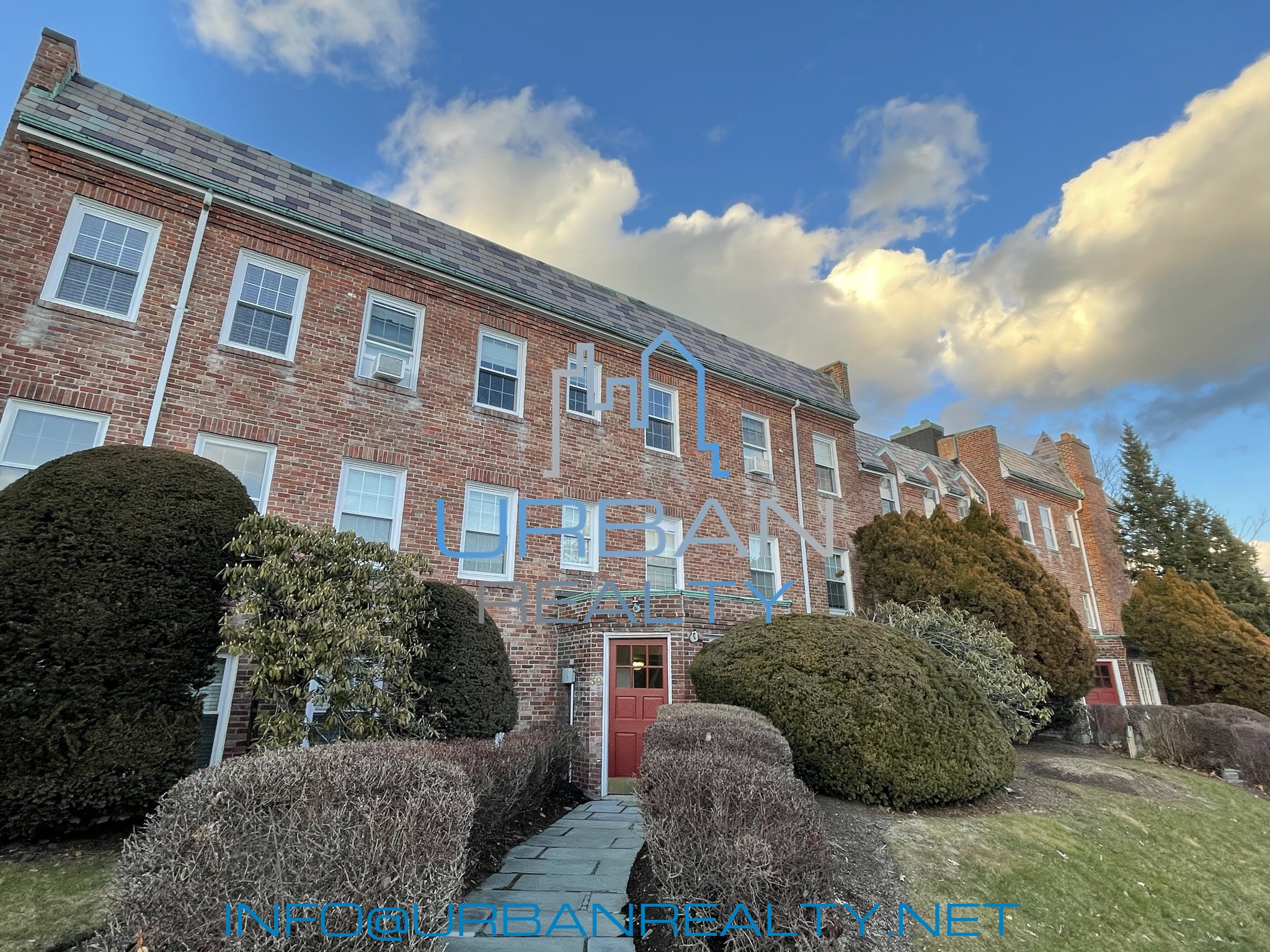 1 split bed, 1 bath apartment for rent at 39 Commonwealth Ave Unit 12, Newton — photo 14 of 14