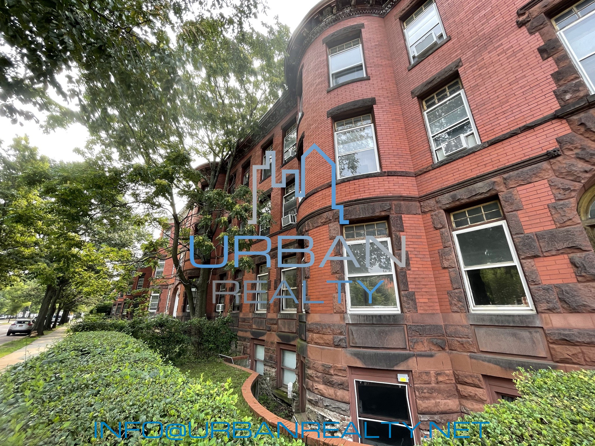 4 bed, 2 bath apartment for rent at 1911 Beacon St Unit B, Washington Square — photo 2 of 2