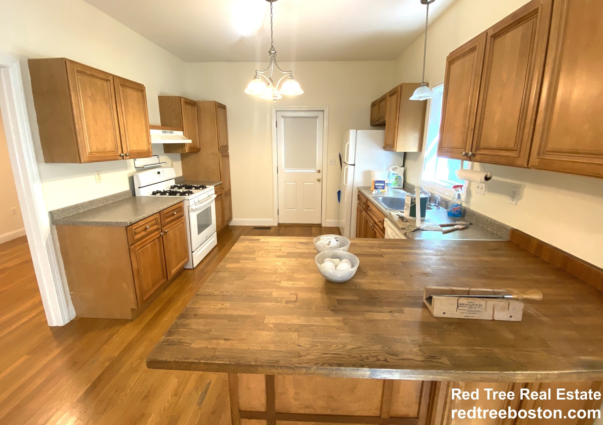1.5 bed, 1 bath apartment for rent at 20 Clarendon St Unit A, Watertown — photo 2 of 14