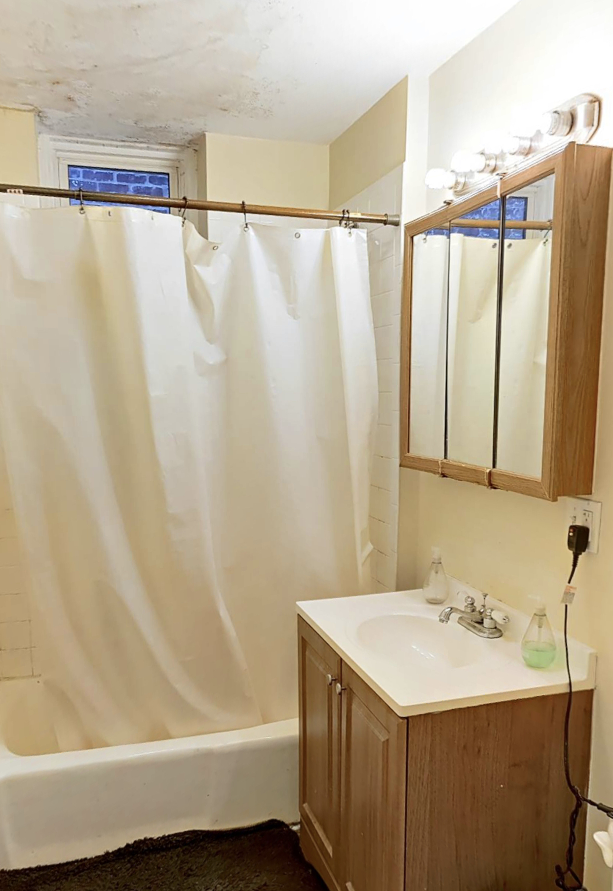 3 bed, 1.5 bath apartment for rent at 68 Huntington Ave Unit 2, Mission Hill — photo 5 of 6