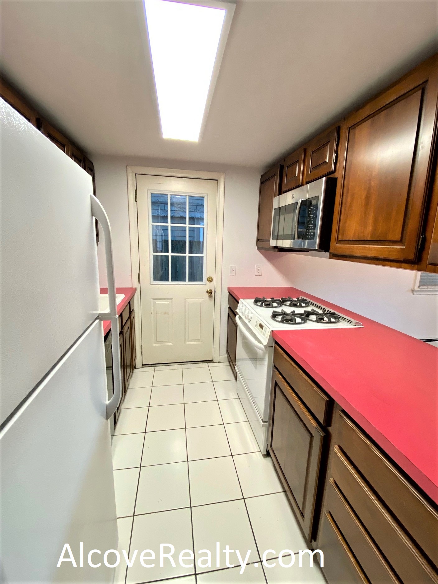 2.5 bed, 2 bath apartment for rent at 30 Dimick St Unit 1, Inman Square — photo 5 of 12