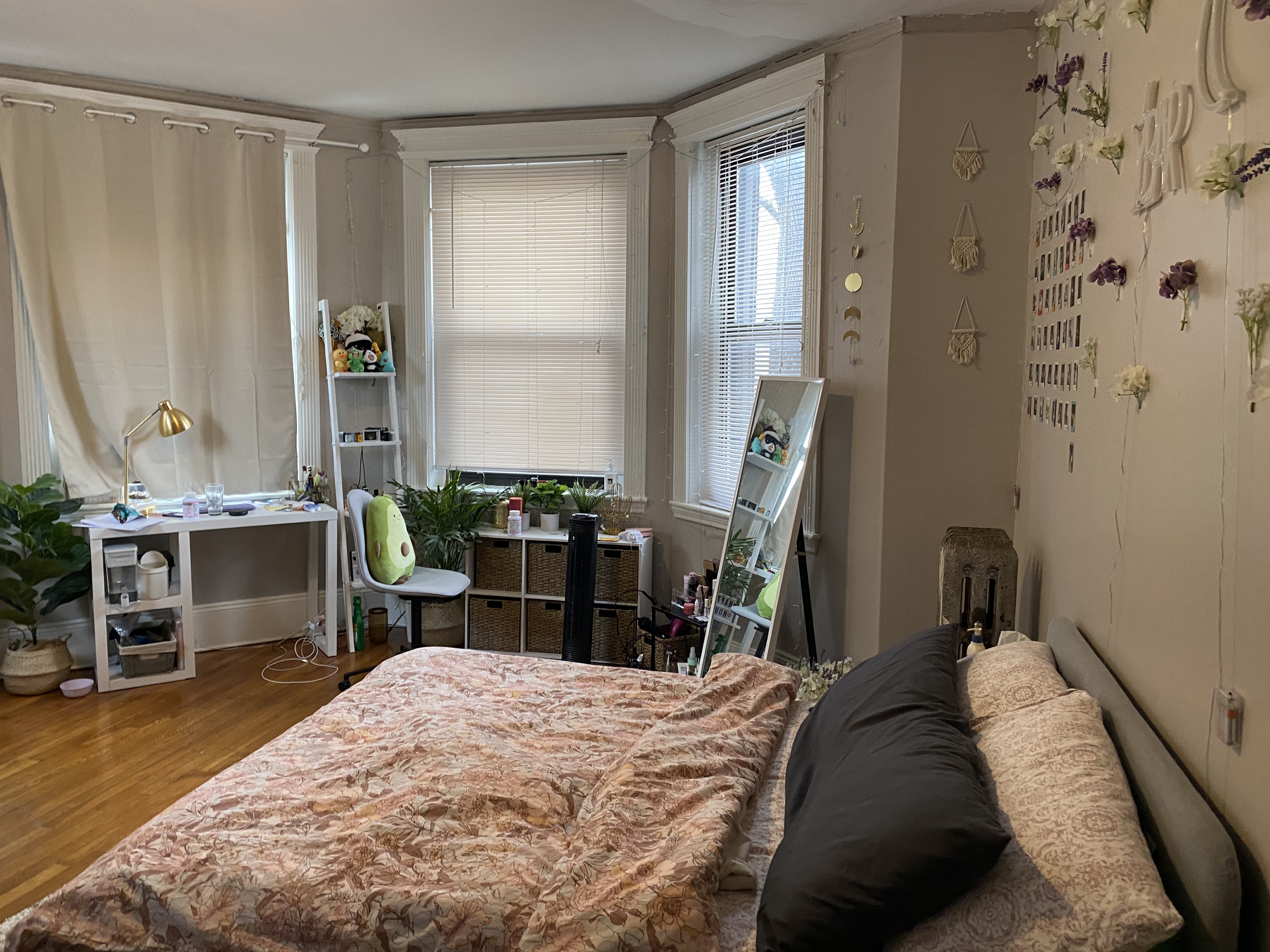 3 bed, 1 bath apartment for rent at 1066 Commonwealth Ave Unit 19, Allston — photo 2 of 6