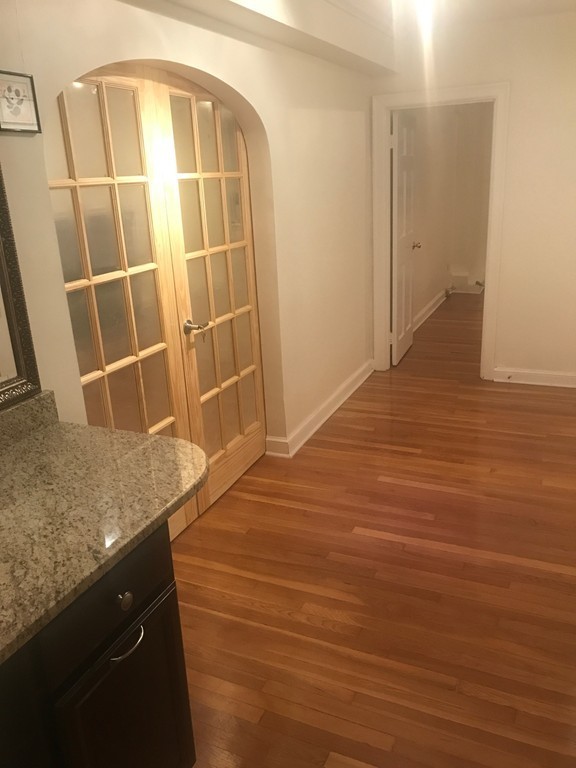 1 split bed, 1 bath apartment for rent at 39 Commonwealth Ave Unit 12, Newton — photo 12 of 14