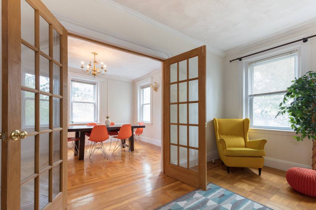 4 bed, 1 bath apartment for rent at 104 Toxteth Unit 2, Longwood — photo 5 of 10