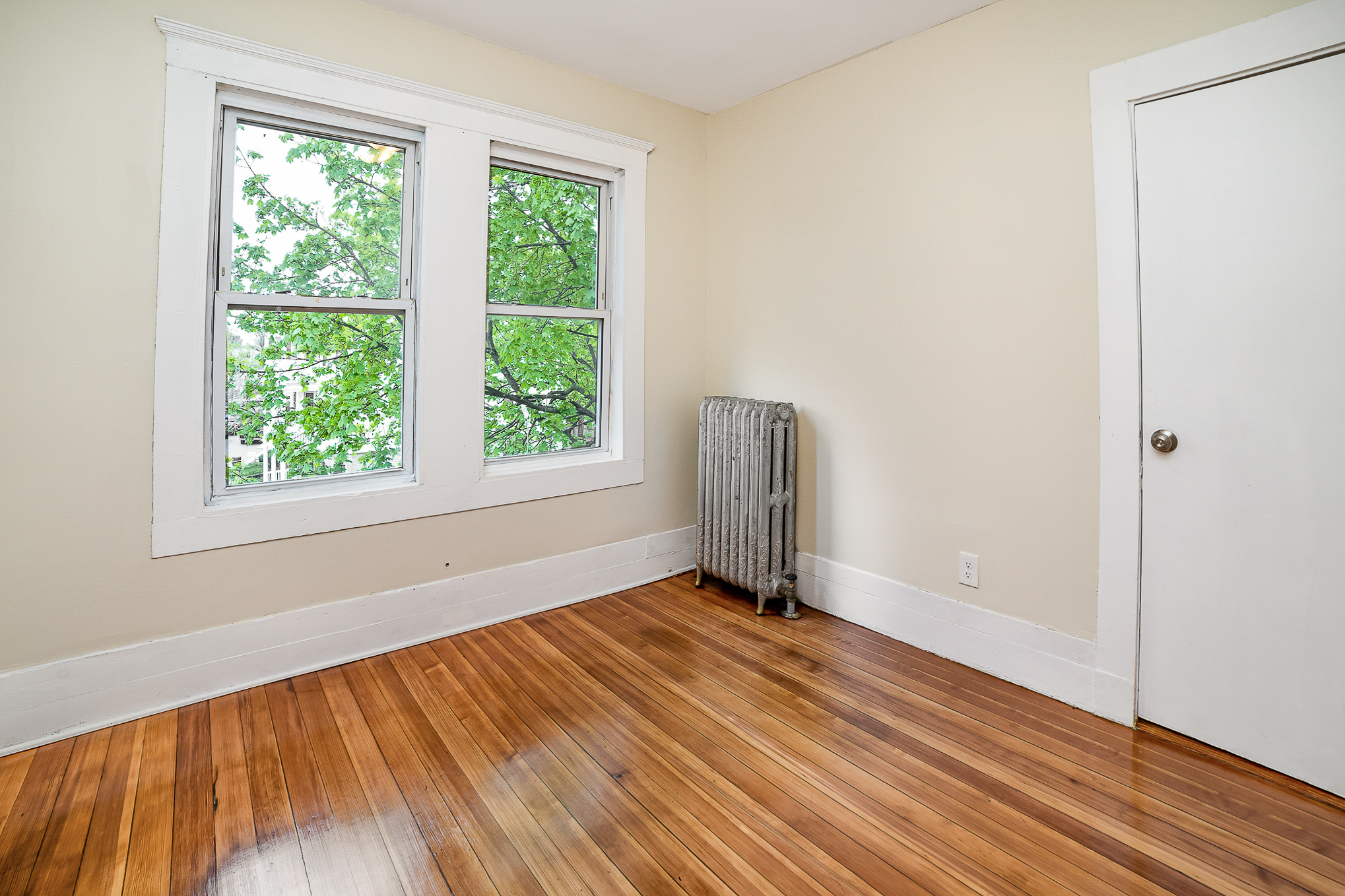 4 bed, 1 bath apartment for rent at 517 Washington St Unit 3, Dorchester — photo 4 of 10