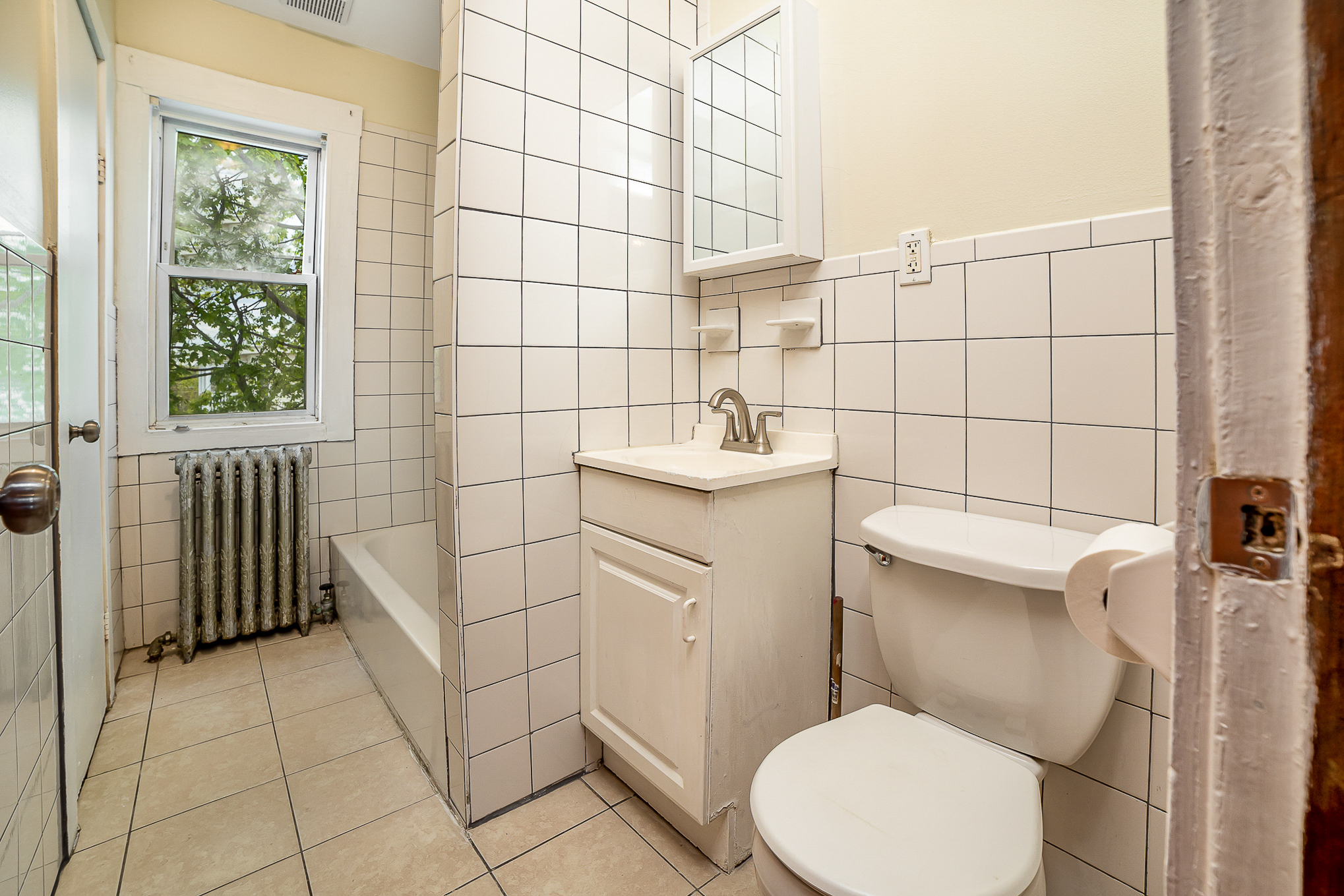 4 bed, 1 bath apartment for rent at 517 Washington St Unit 3, Dorchester — photo 3 of 10