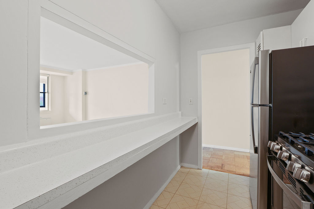 Studio bed, 1 bath apartment for rent at 6 Whittier Pl Unit 7L, West End — photo 11 of 28