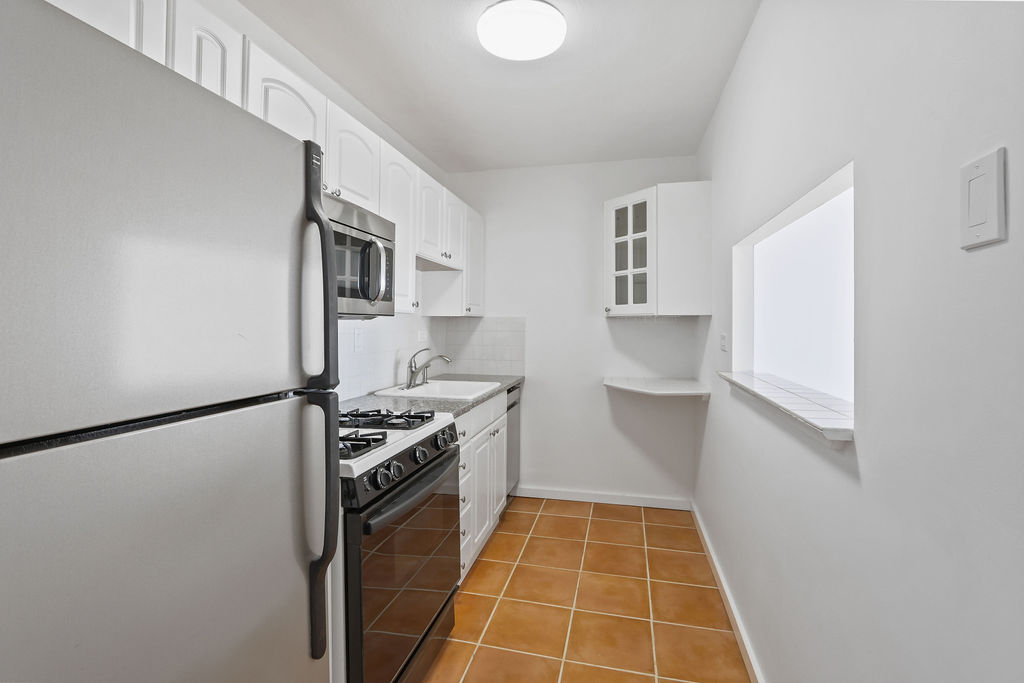 Studio bed, 1 bath apartment for rent at 8 Whittier Pl Unit 21G, West End — photo 8 of 33