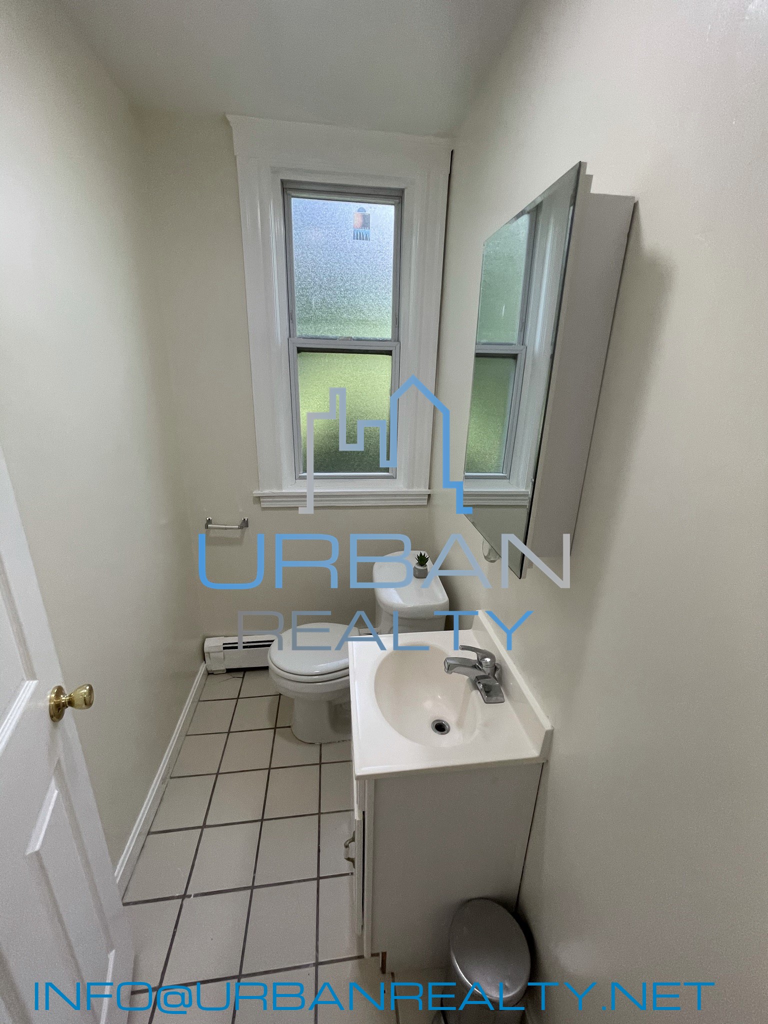 6 bed, 2.5 bath apartment for rent at 62 Algonquin Rd Unit 1, Newton — photo 5 of 16