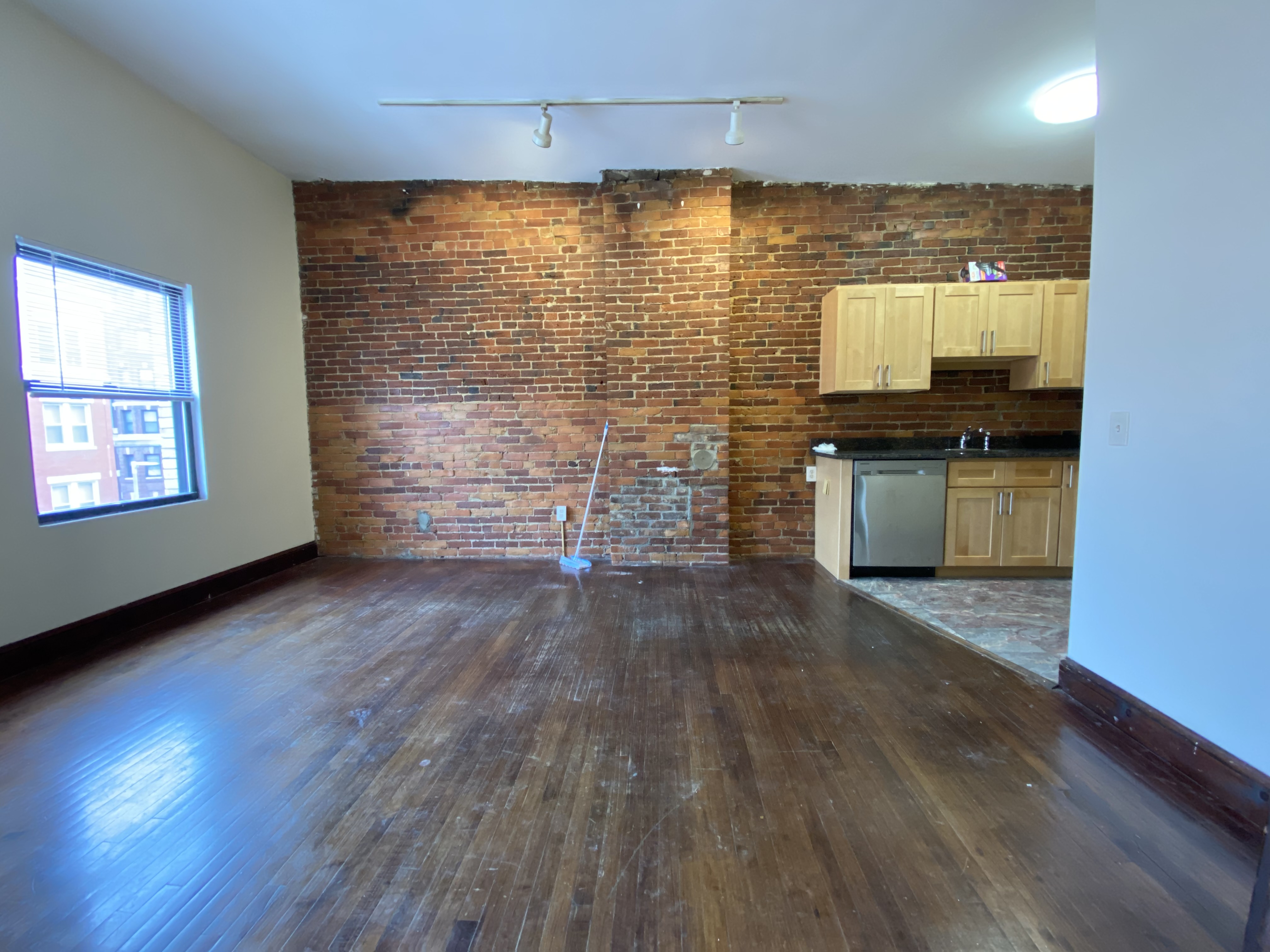 3 bed, 1 bath apartment for rent at 61 Hemenway St Unit 3, Fenway — photo 1 of 10