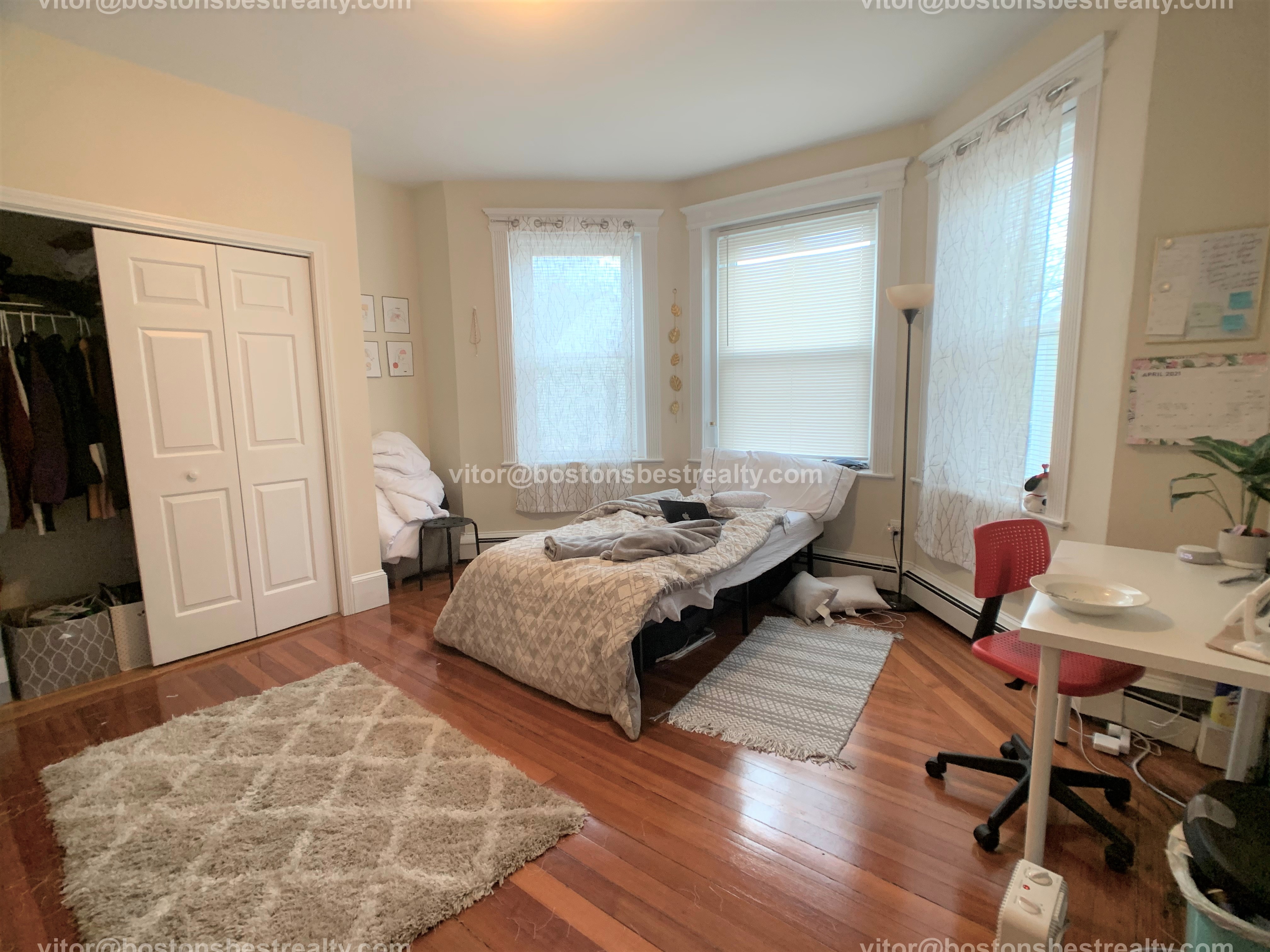 4 bed, 2 bath apartment for rent at 21 Chester St Unit 6, Allston — photo 4 of 15