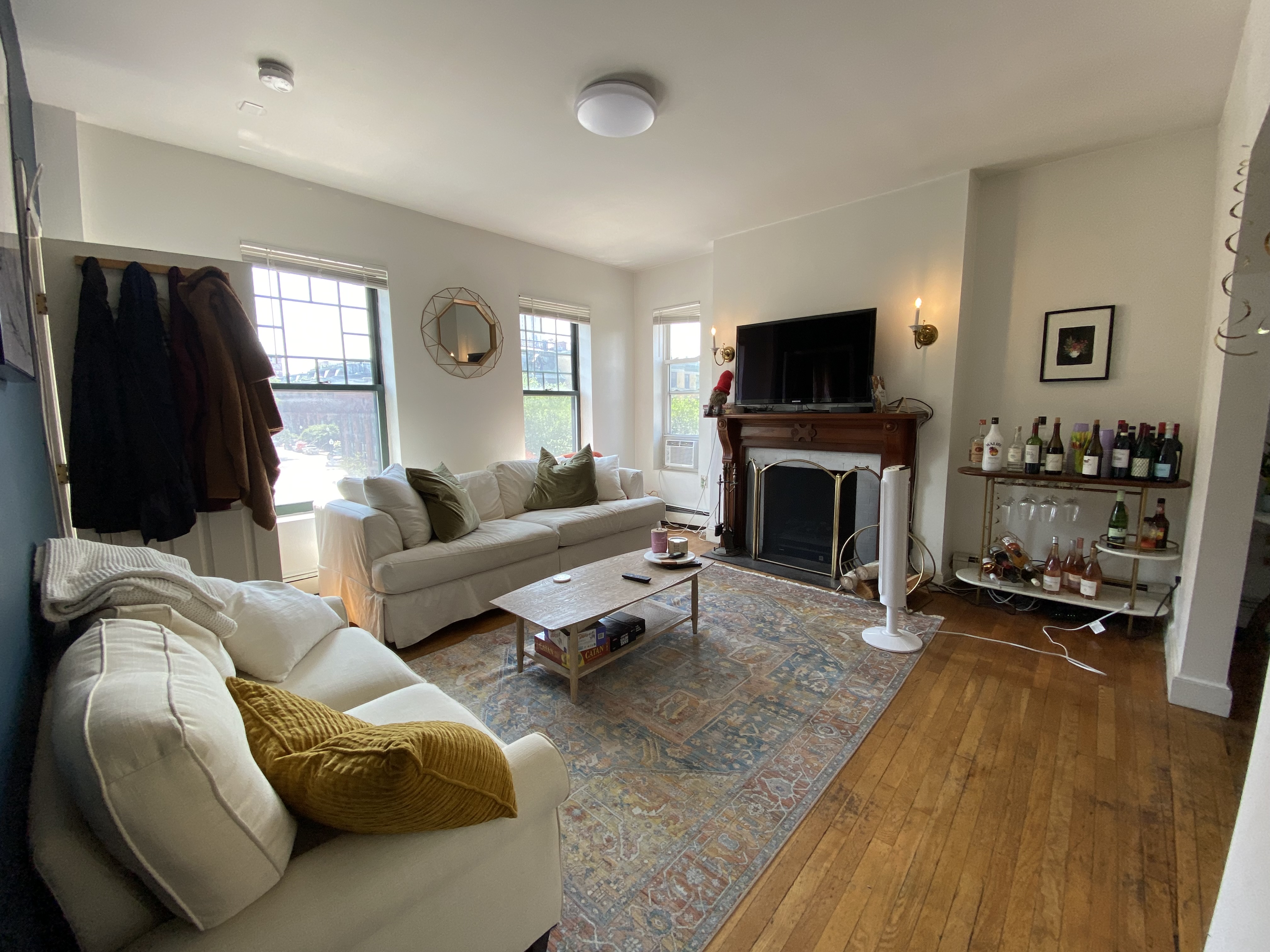 4 bed, 1 bath apartment for rent at 1677 Washington St Unit 2, South End — photo 2 of 11