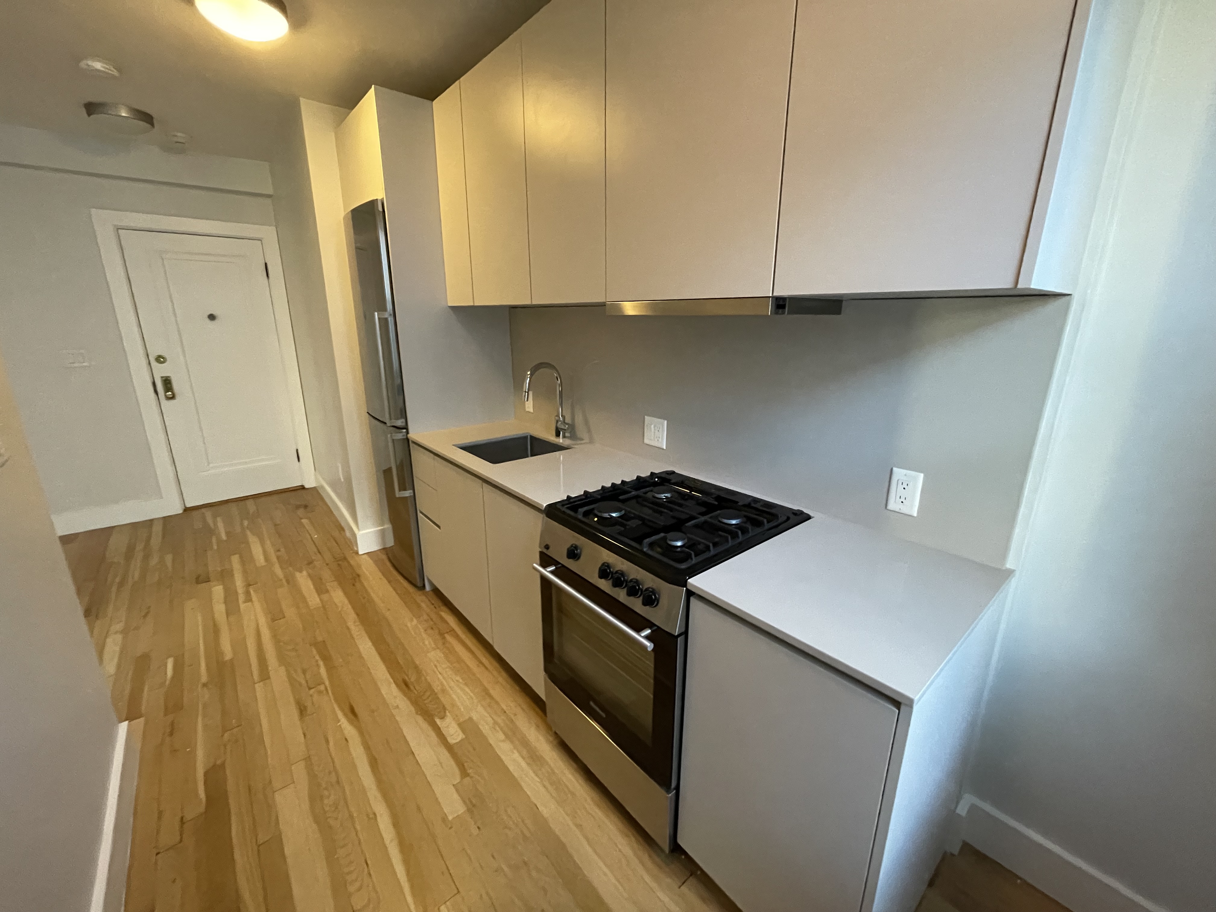 Studio bed, 1 bath apartment for rent at 136 Highland Ave Unit 12-CF, Winter Hill — photo 8 of 9