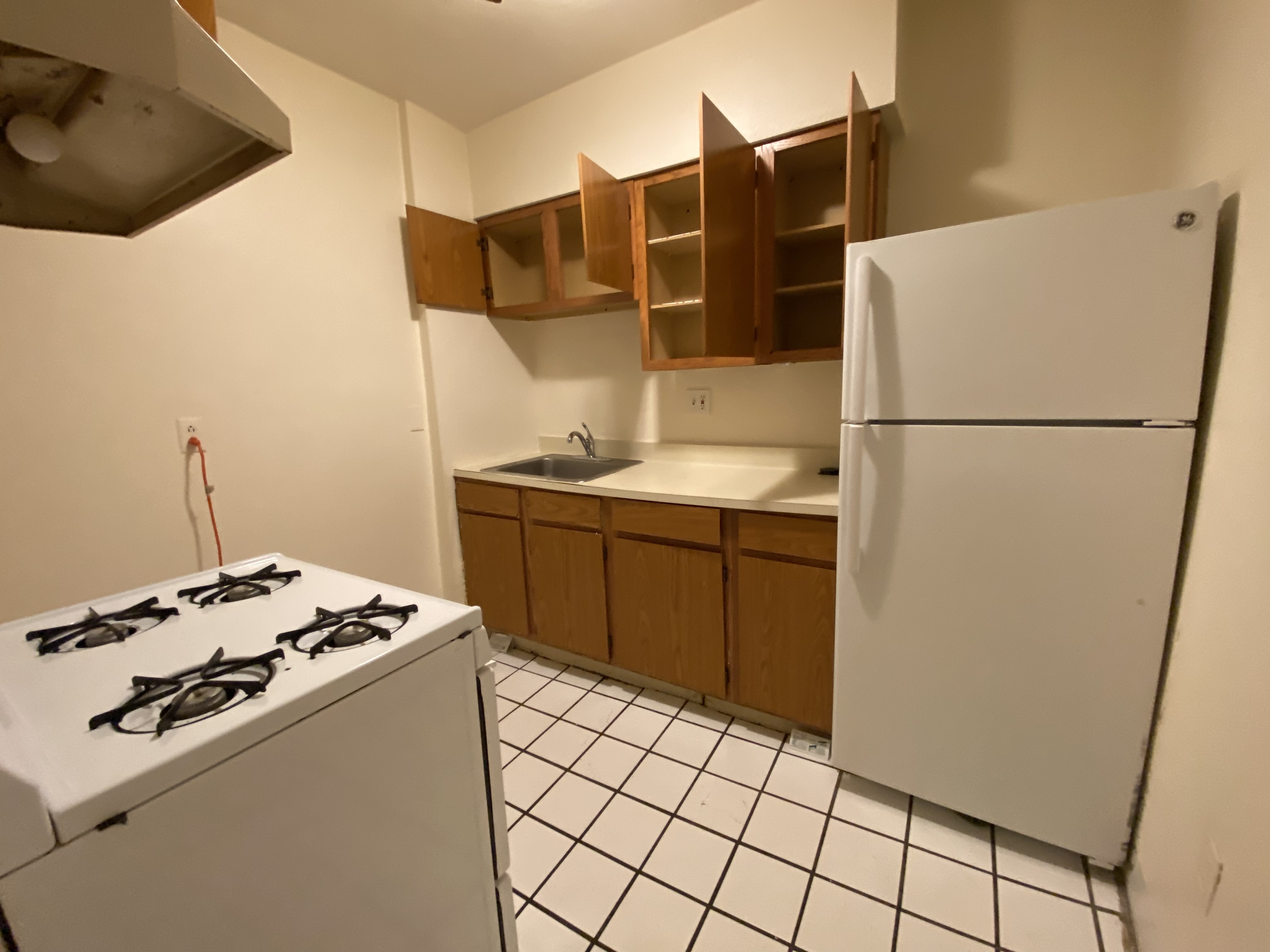 2 split bed, 1 bath apartment for rent at 54 Burbank St Unit 8, Fenway — photo 3 of 8