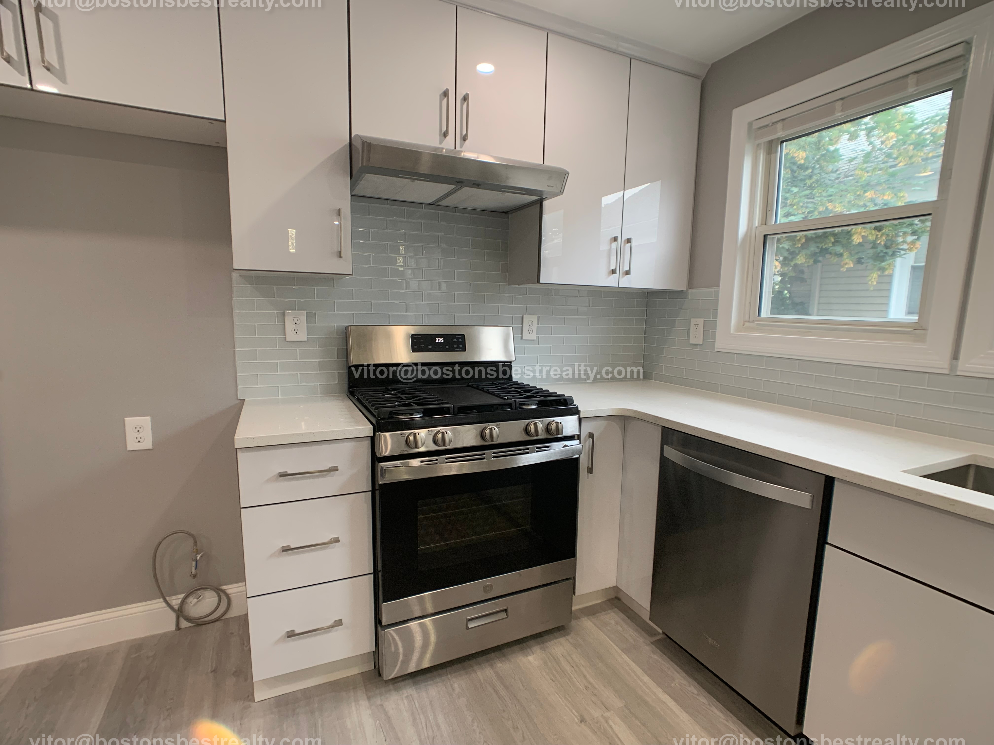 4 bed, 2 bath apartment for rent at 104 Nonantum St Unit 104, Brighton — photo 2 of 10