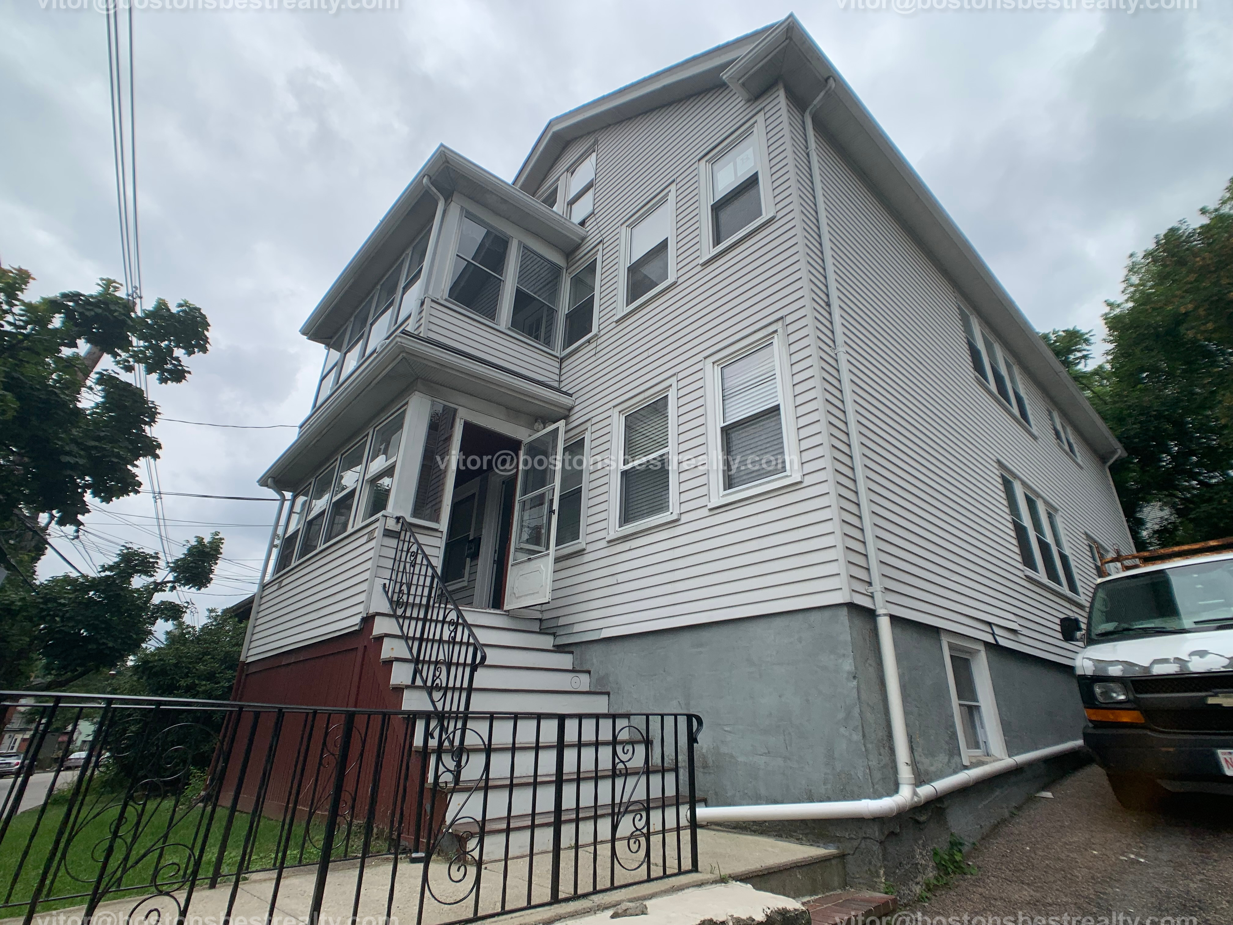 4 bed, 2 bath apartment for rent at 104 Nonantum St Unit 104, Brighton — photo 4 of 10