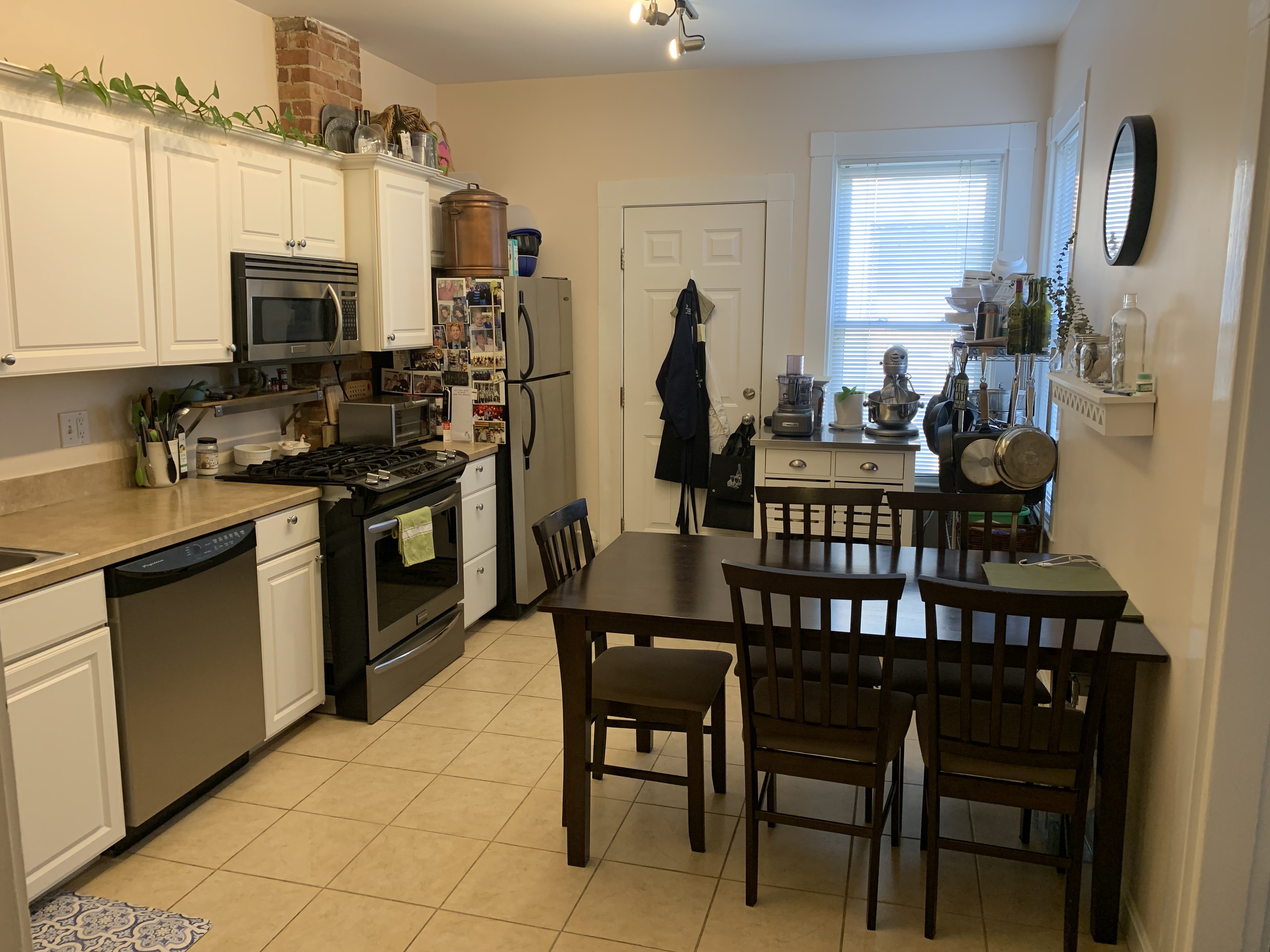 3 bed, 1 bath apartment for rent at 7 Leverett St Unit 2, Brookline Village — photo 4 of 12