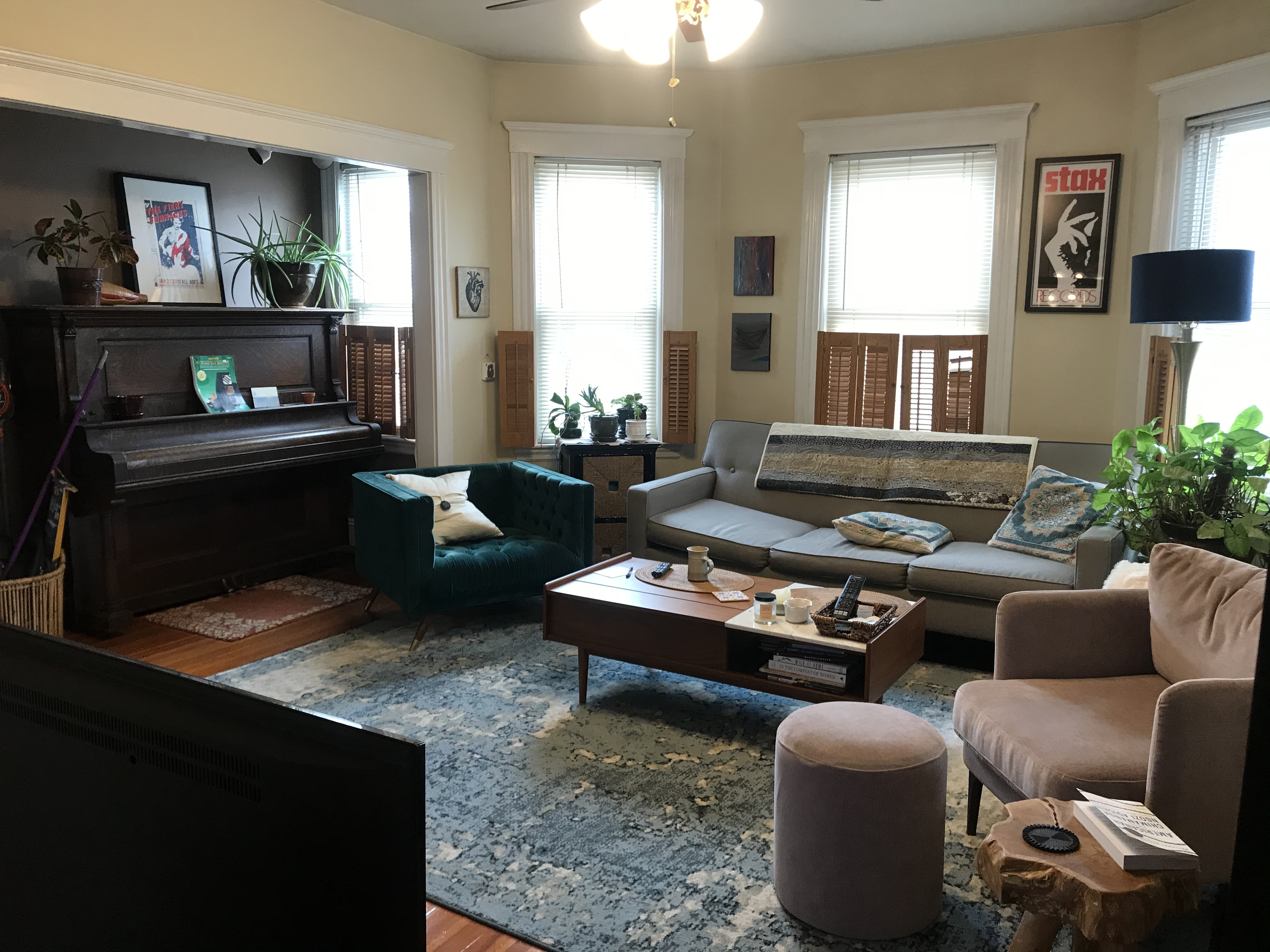 2 bed, 1 bath apartment for rent at 609 Centre Unit 1, Jamaica Plain — photo 2 of 17