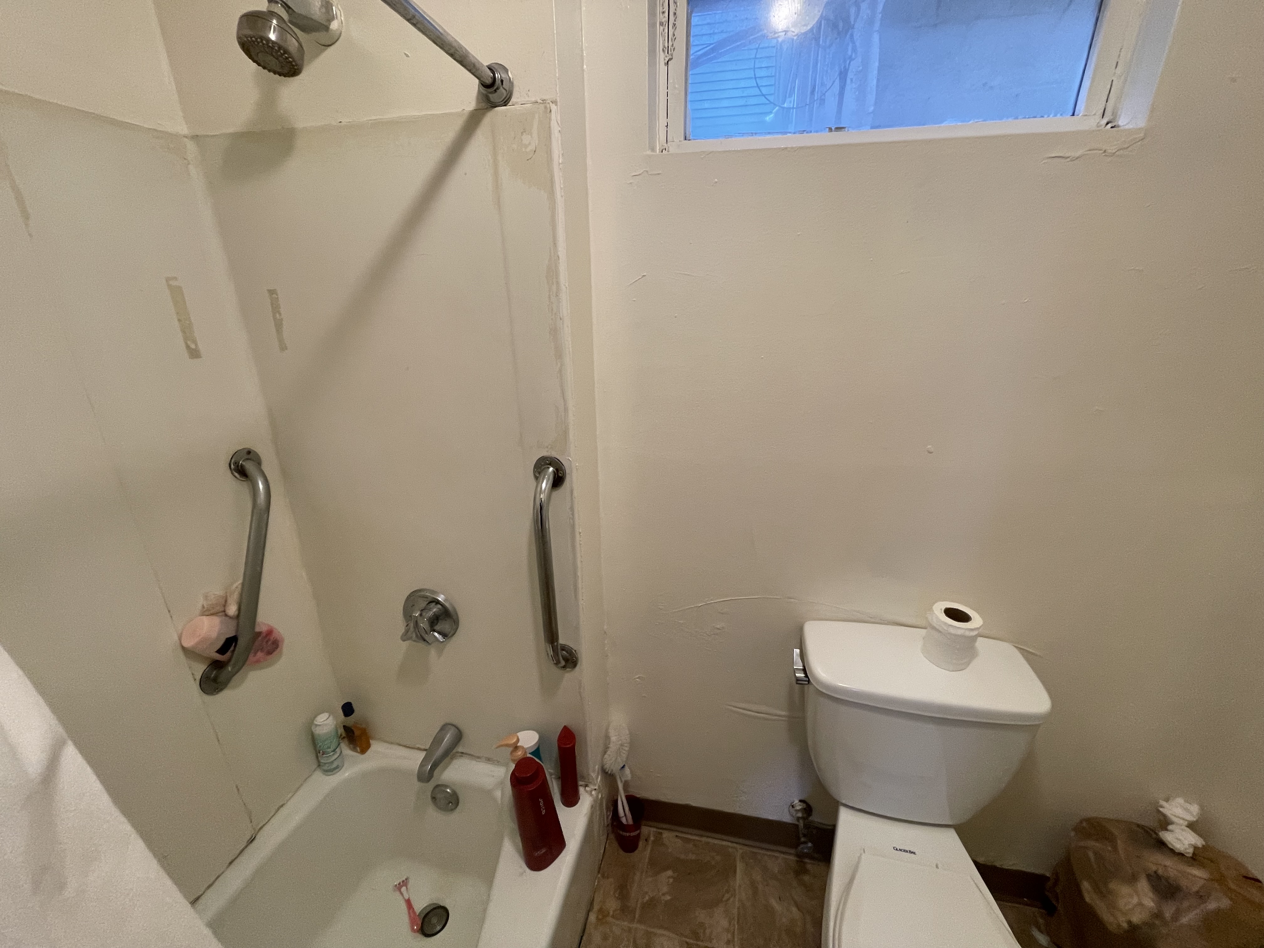 2 bed, 1 bath apartment for rent at 218 West 8th St Unit 2-CF, South Boston — photo 6 of 12