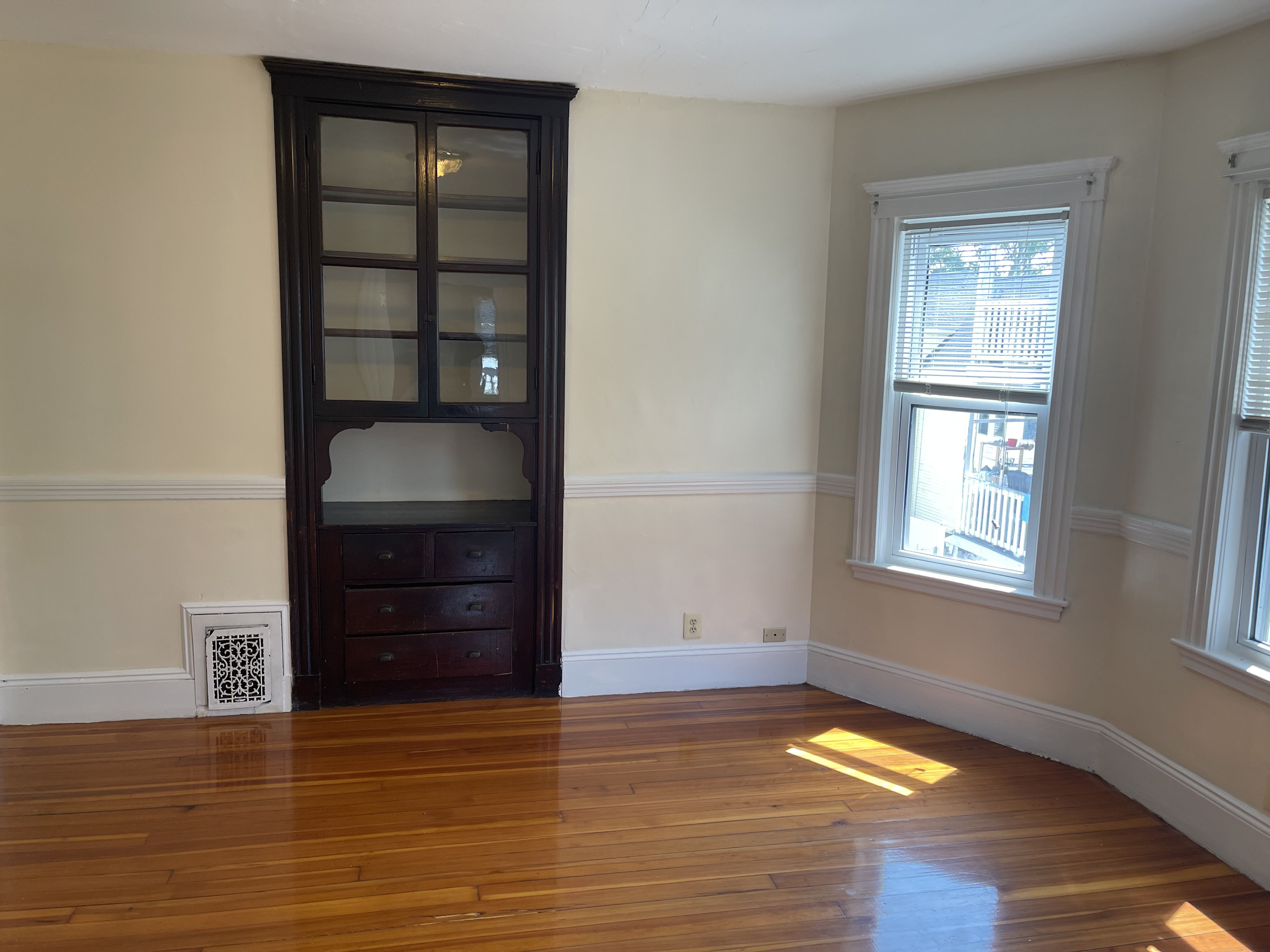 3 bed, 1 bath apartment for rent at 44 Speedwell St Unit 2, Dorchester — photo 2 of 8