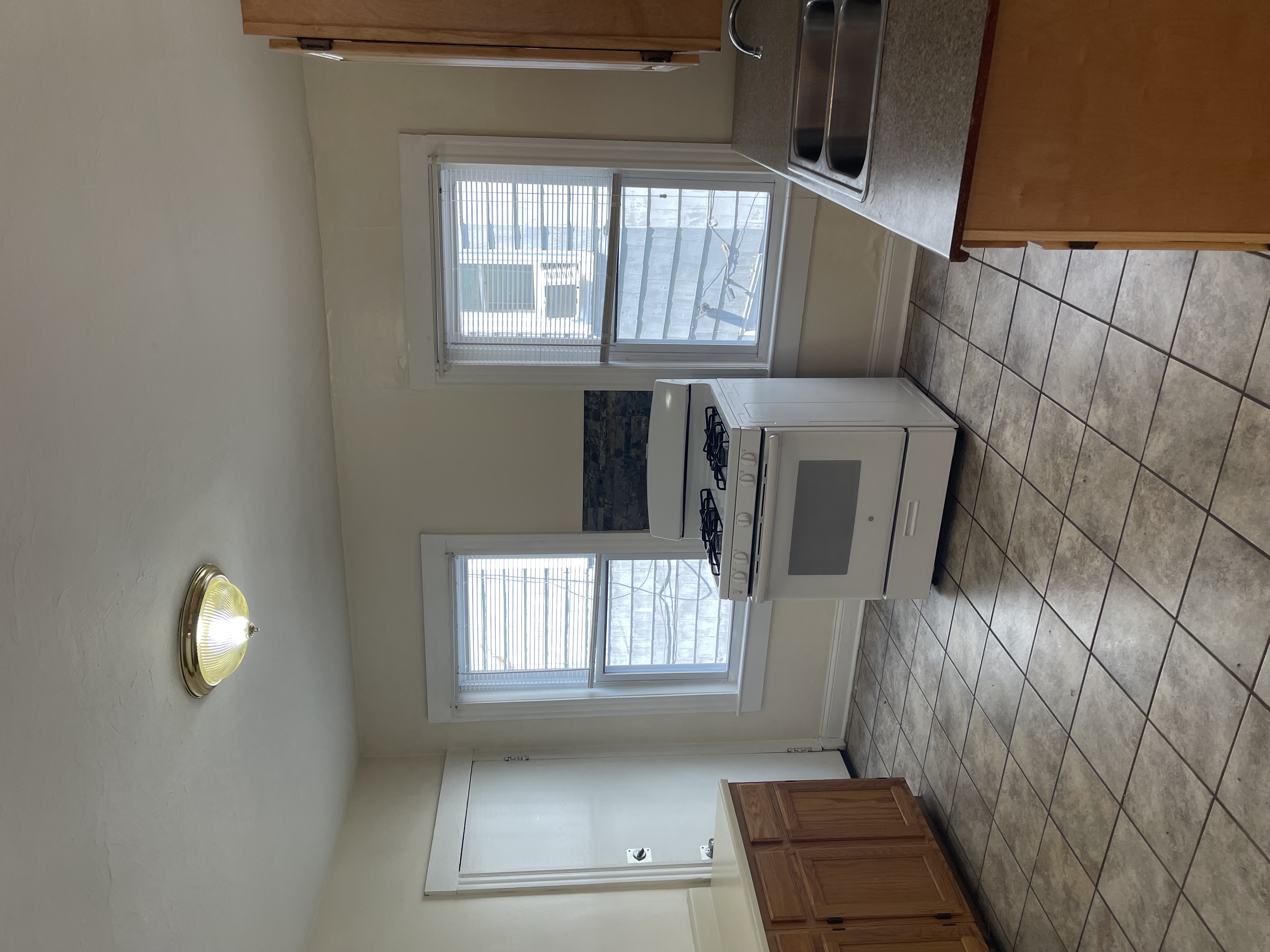 3 bed, 1 bath apartment for rent at 44 Speedwell St Unit 2, Dorchester — photo 3 of 8