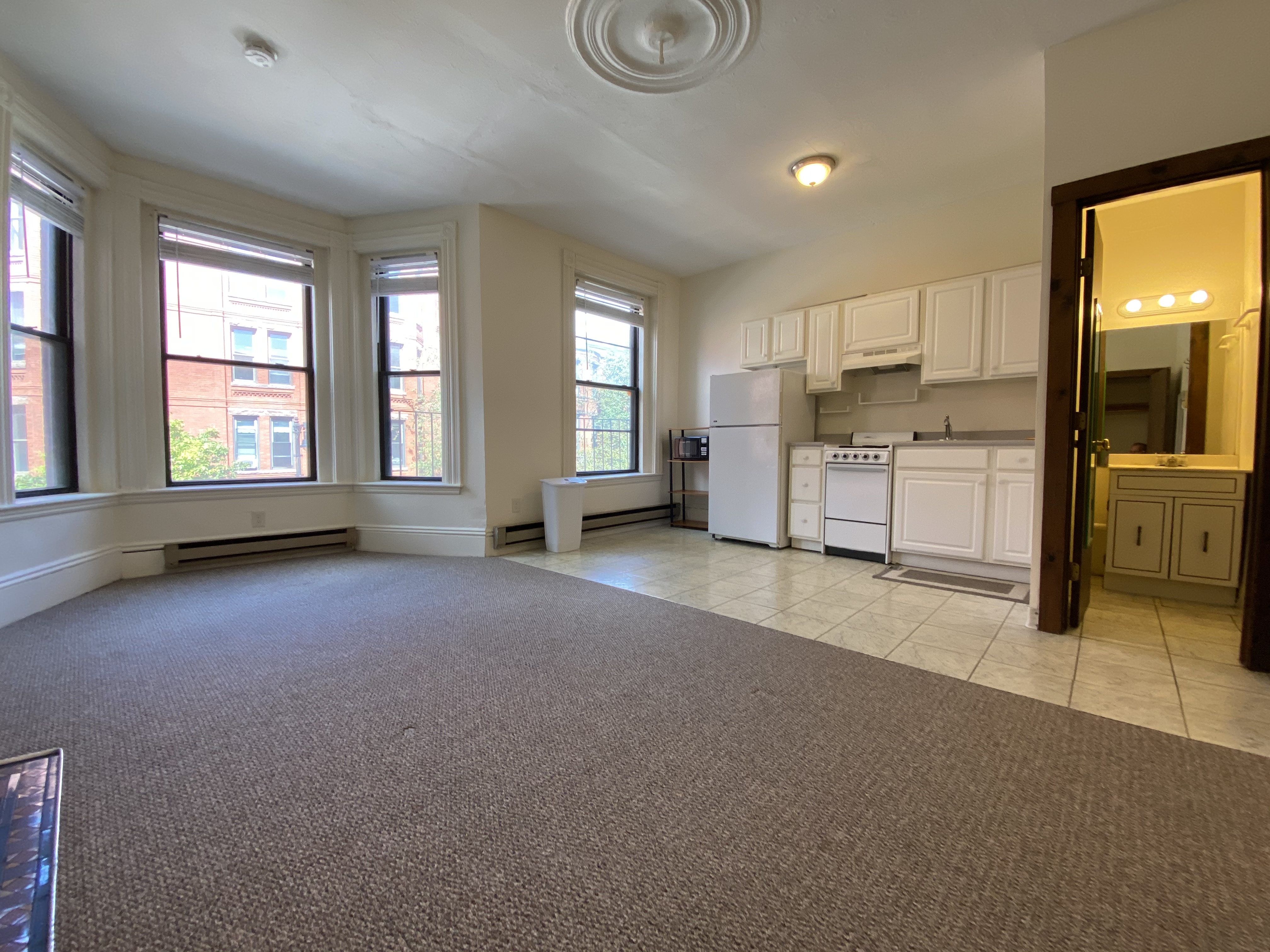 Studio bed, 1 bath apartment for rent at 12 Symphony Rd Unit 4, Fenway — photo 1 of 3