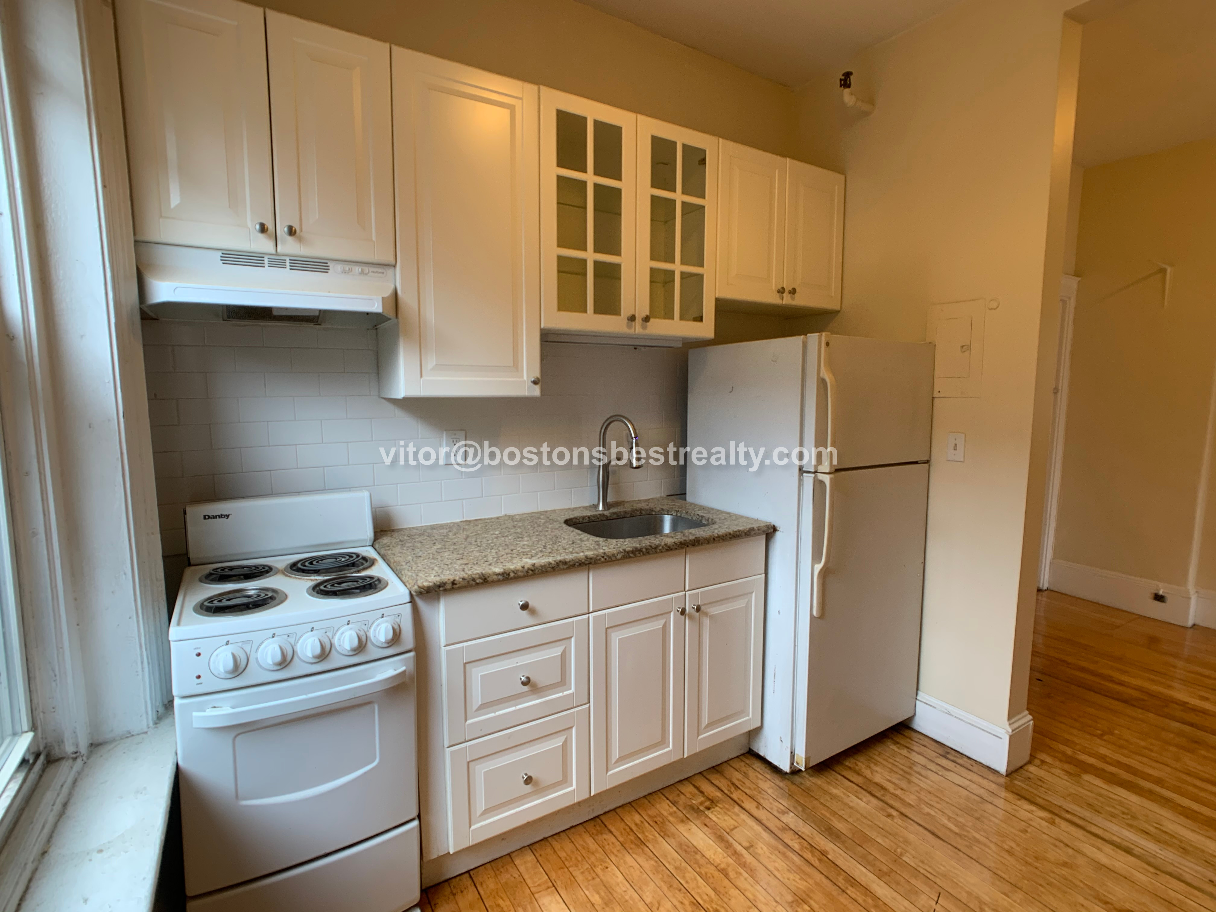 2 bed, 1 bath apartment for rent at 465 Park Dr Unit 16, Fenway
