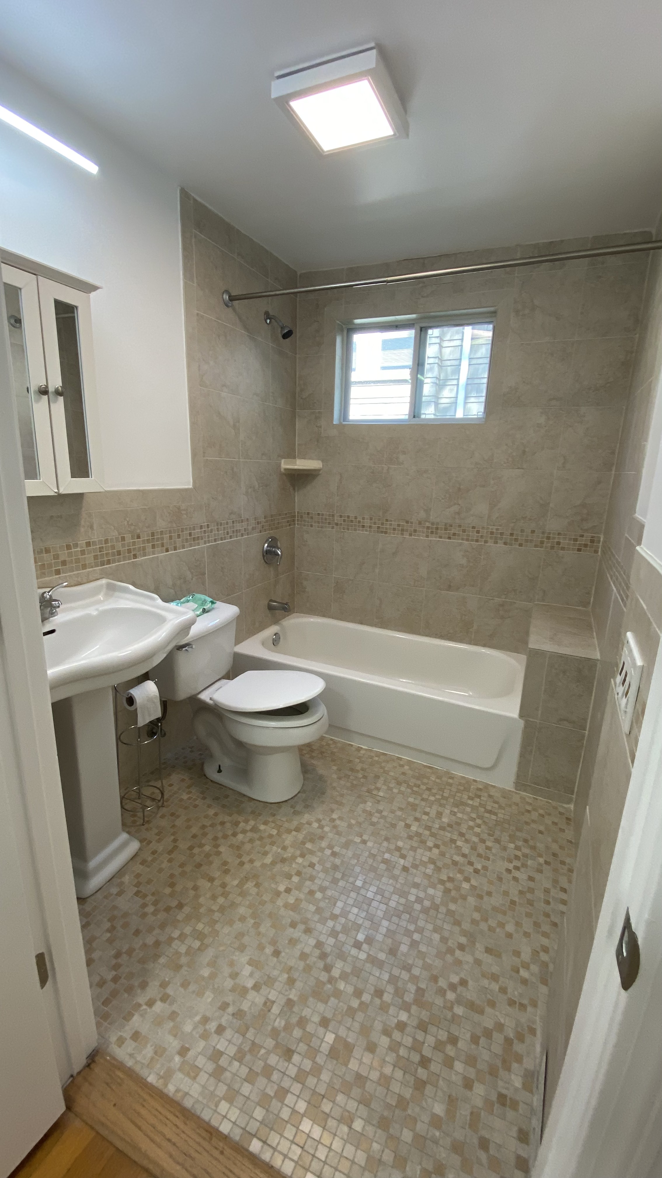 3 bed, 1 bath apartment for rent at 60 Nonantum St Unit 1, Brighton — photo 3 of 8