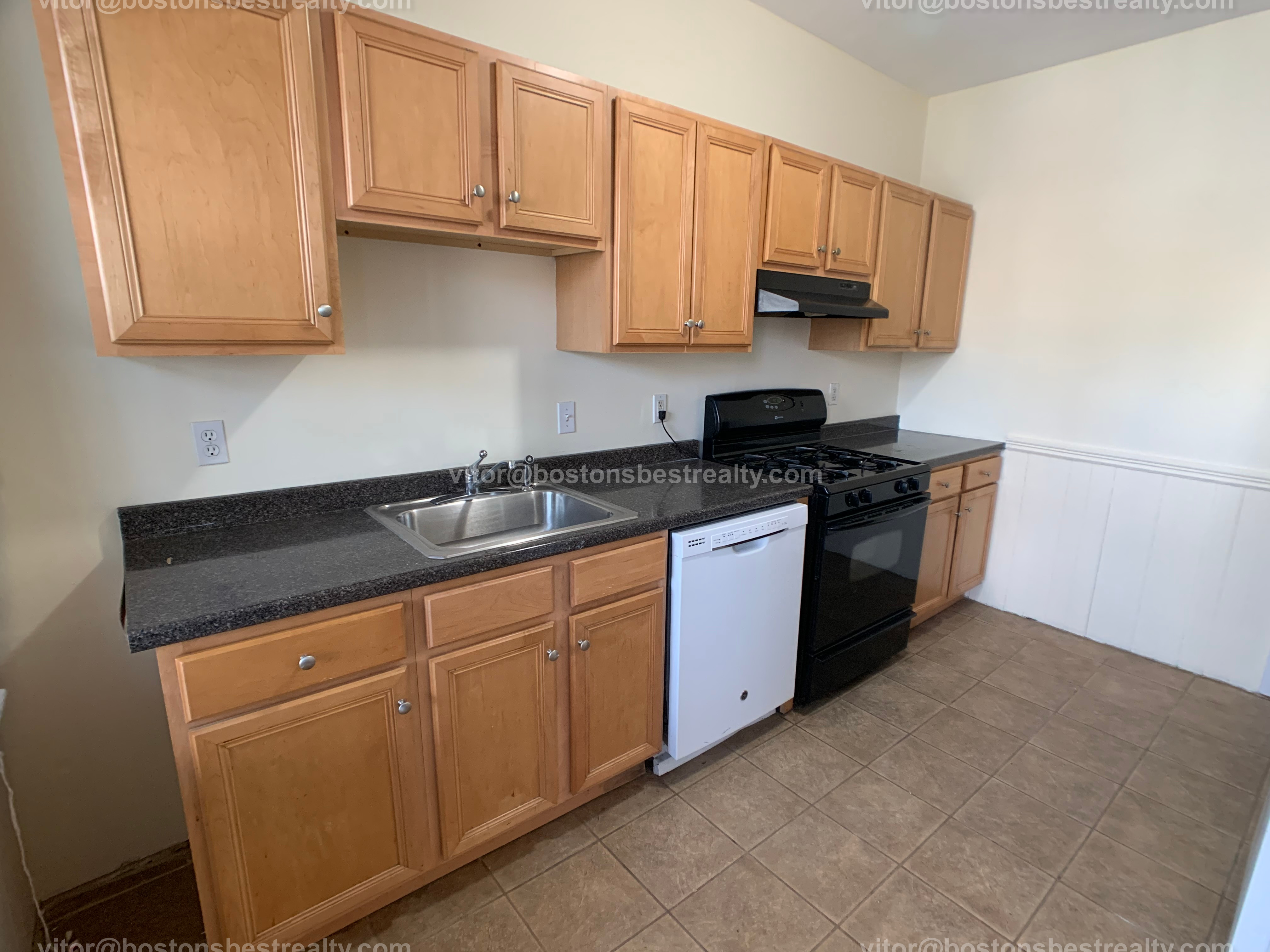 4 bed, 1 bath apartment for rent at 92 University Rd Unit 2, Washington Square — photo 21 of 25