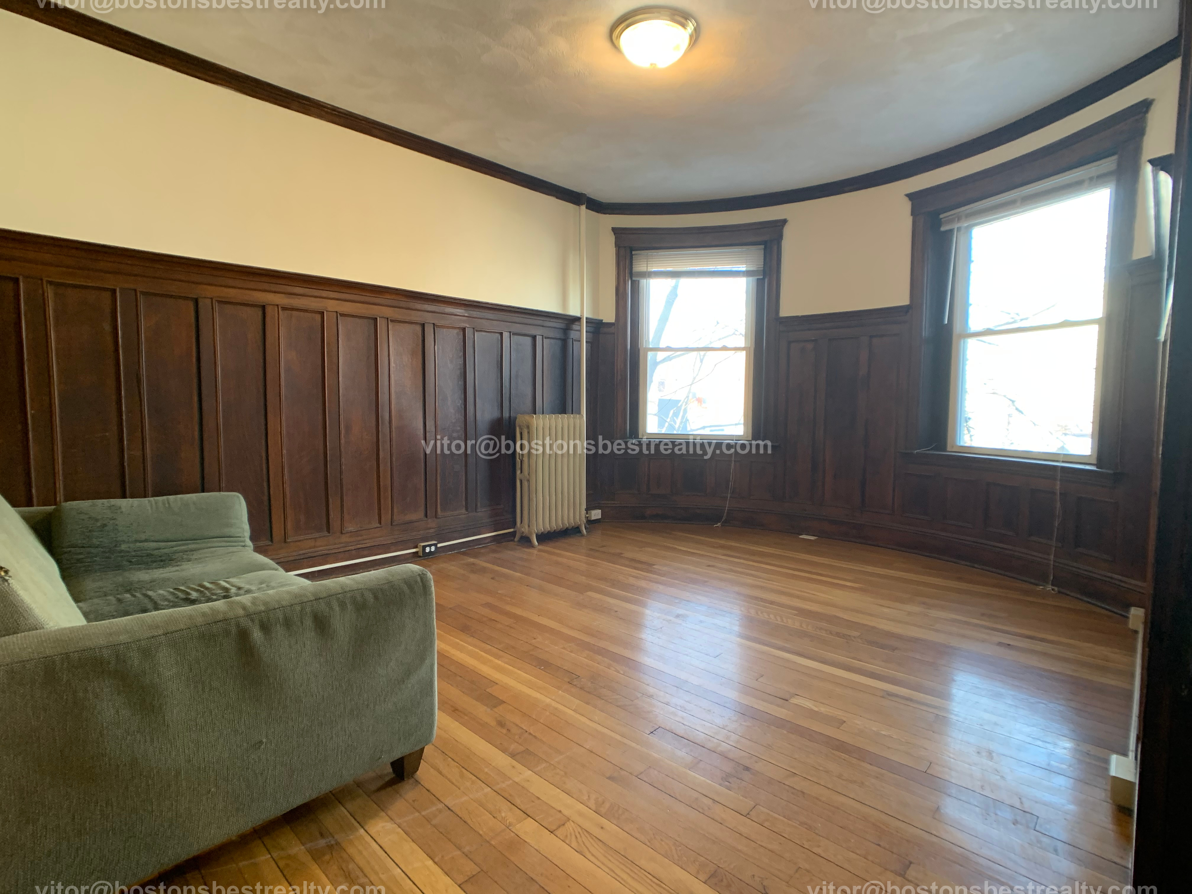 4 bed, 1 bath apartment for rent at 92 University Rd Unit 2, Washington Square — photo 2 of 25