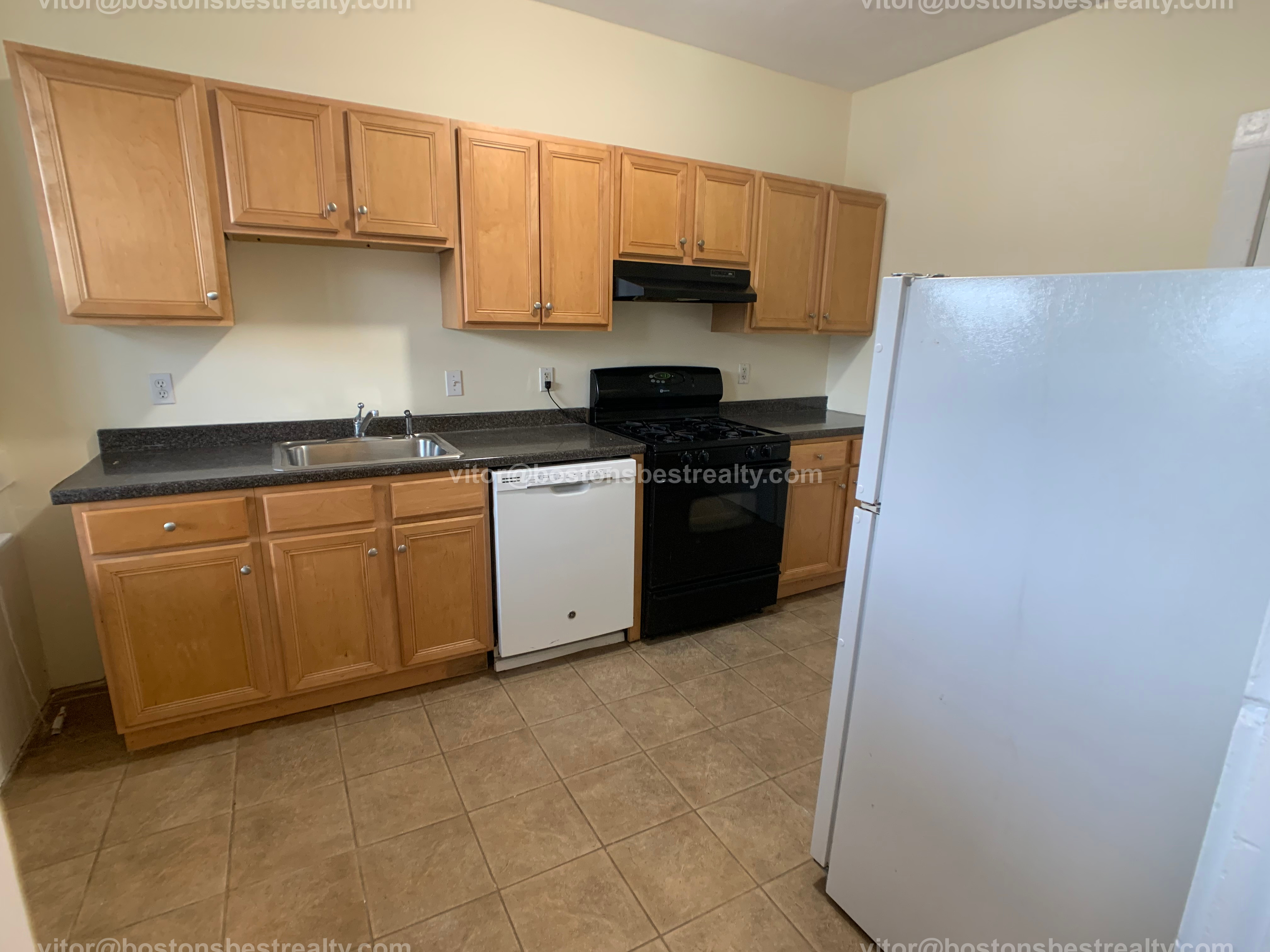 4 bed, 1 bath apartment for rent at 92 University Rd Unit 2, Washington Square — photo 15 of 25