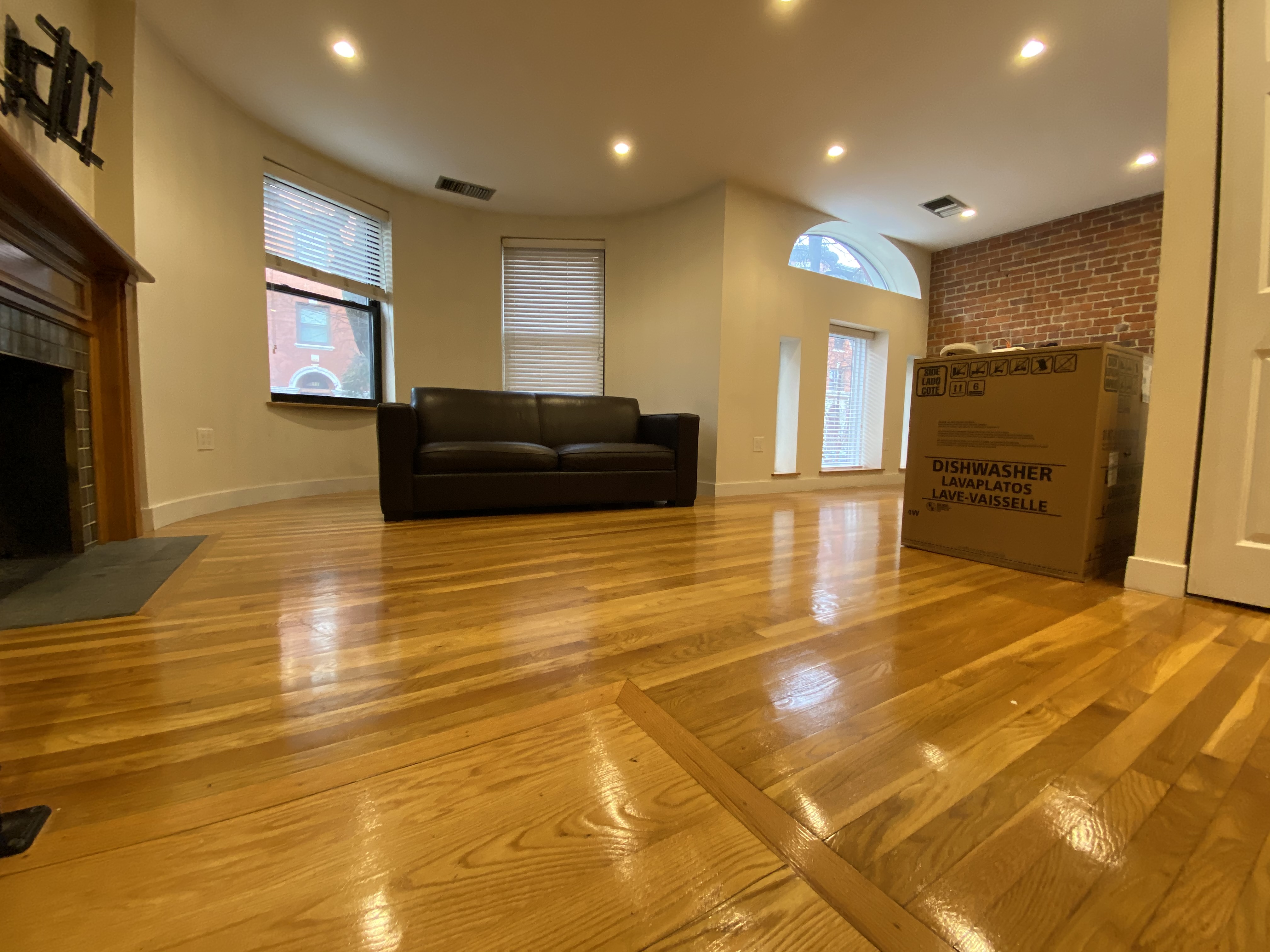 2 bed, 1.5 bath apartment for rent at 108 Gainsborough St Unit 101, Fenway — photo 3 of 6