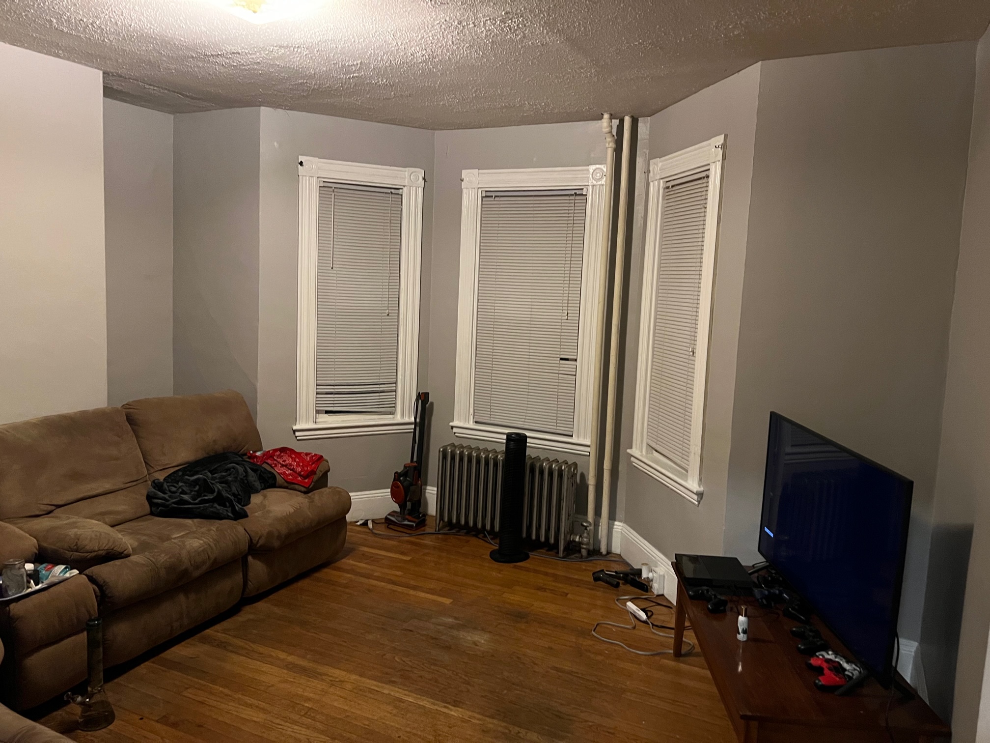 3 bed, 1 bath apartment for rent at 121 Hillside St Unit 1, Mission Hill — photo 1 of 15