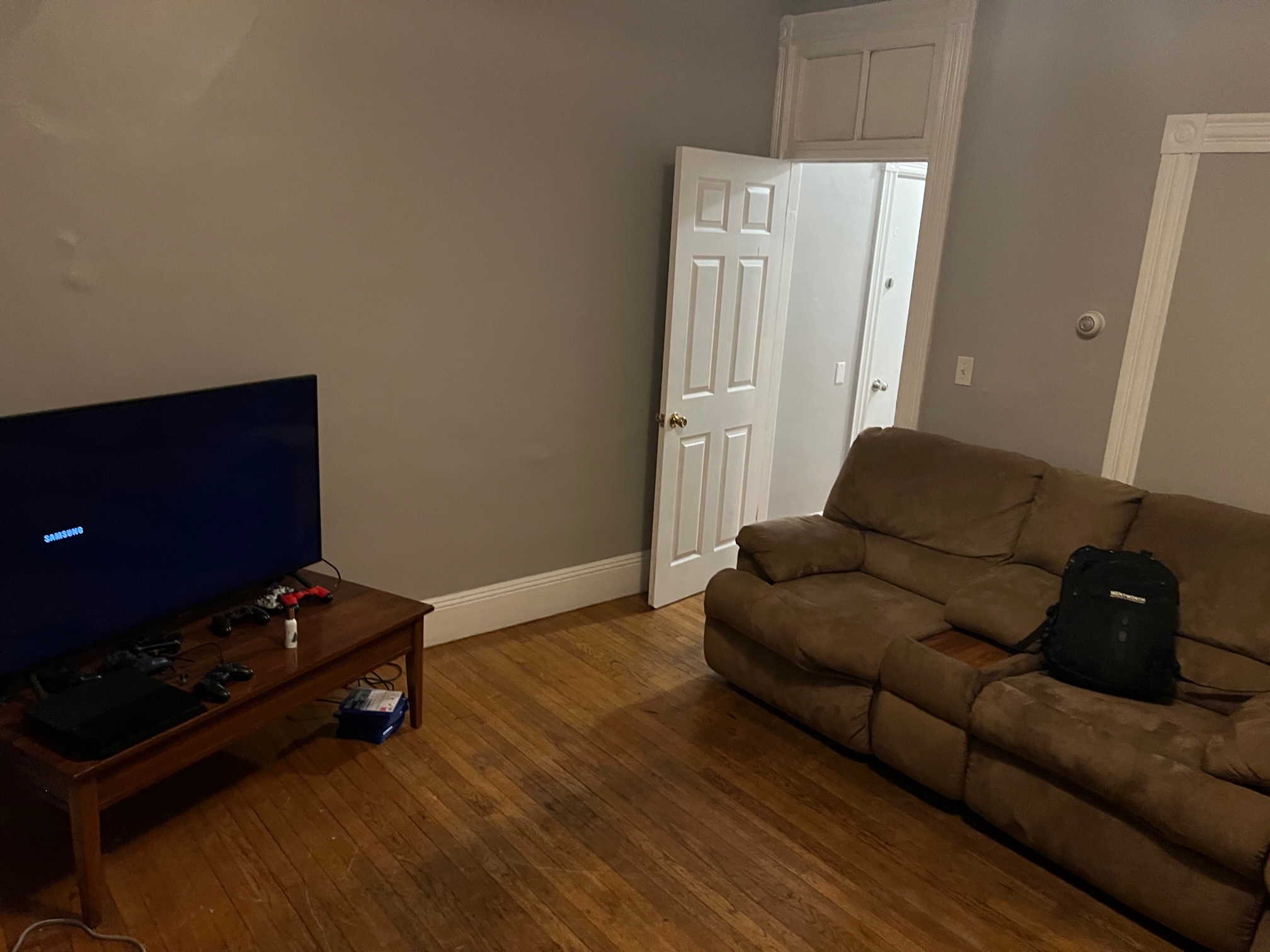 3 bed, 1 bath apartment for rent at 121 Hillside St Unit 1, Mission Hill — photo 2 of 15