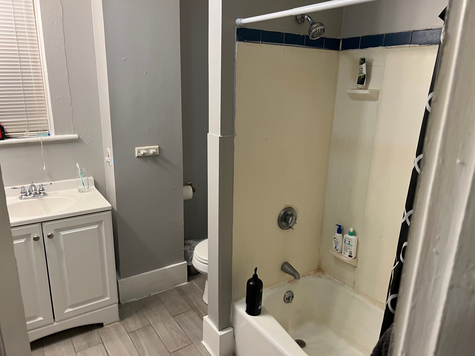 3 bed, 1 bath apartment for rent at 121 Hillside St Unit 1, Mission Hill — photo 6 of 15