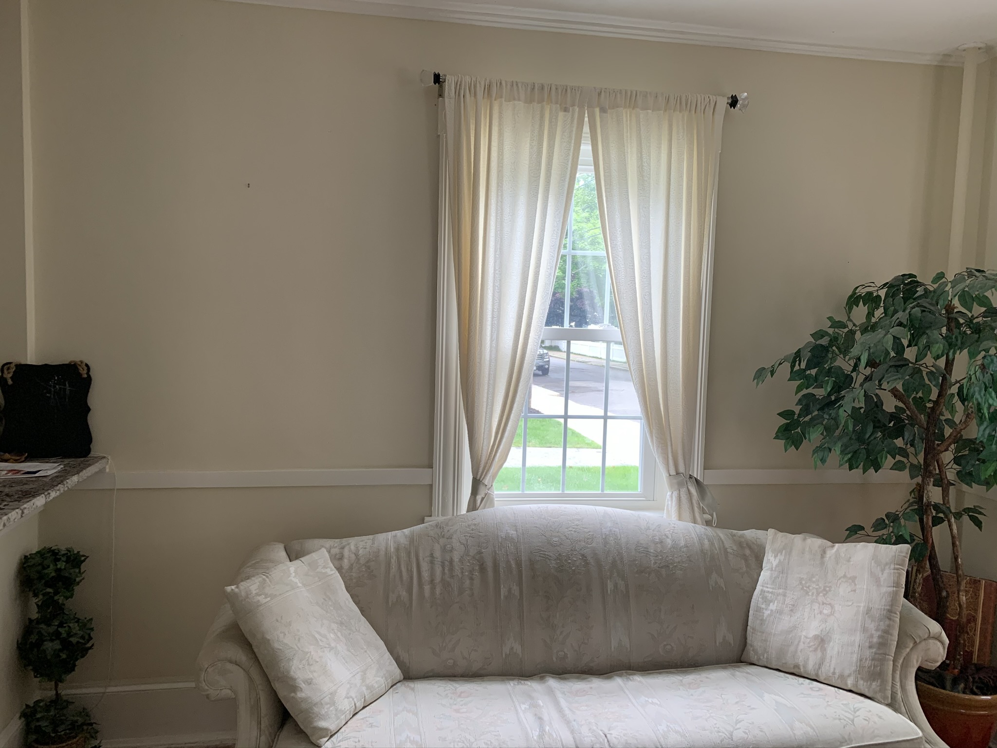 2 bed, 1 bath apartment for rent at 23 Goethe St Unit 1, West Roxbury — photo 2 of 13