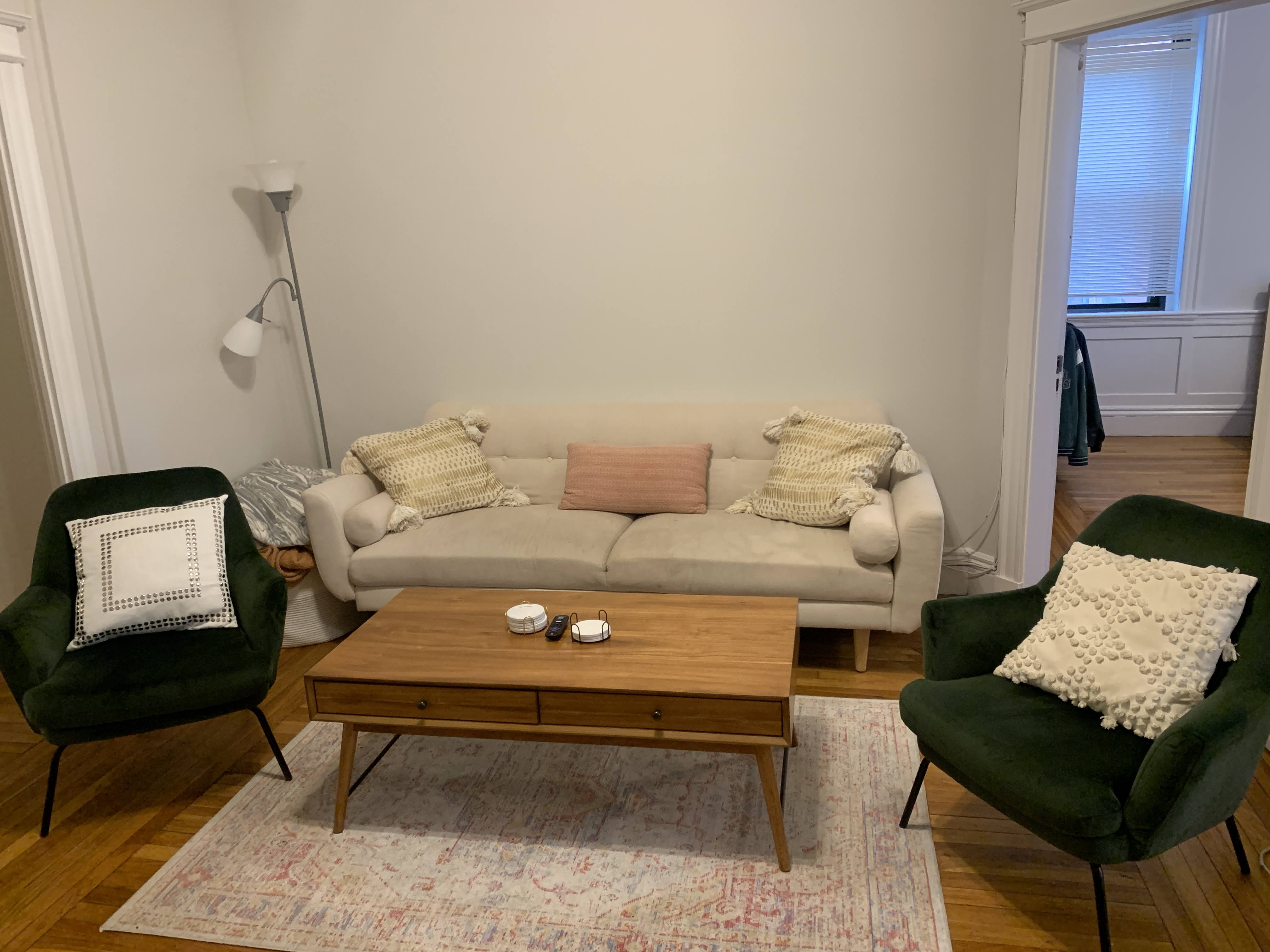 46 Carlton St, Longwood